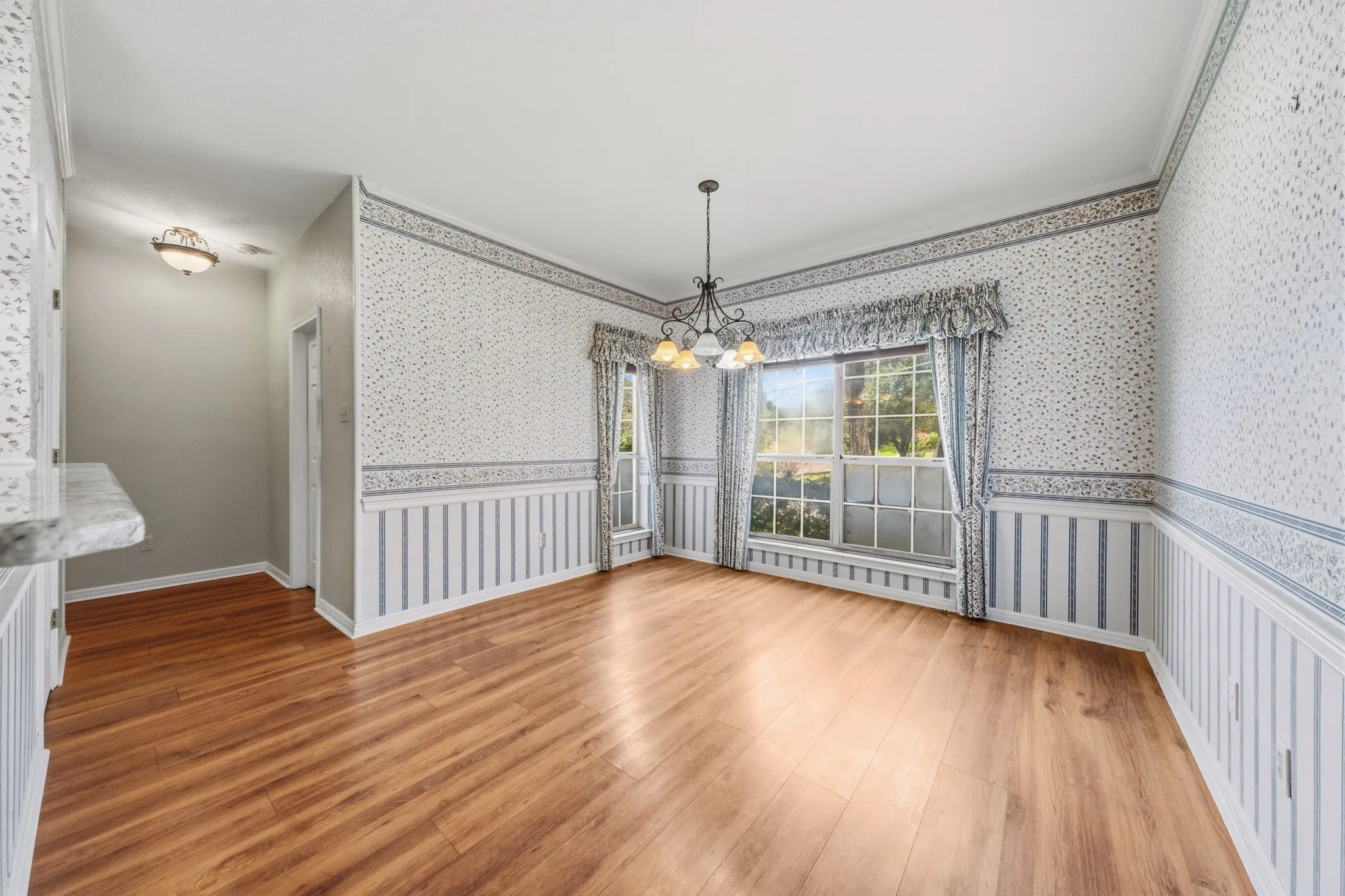 Single Family Residence For Sale in Mc Lennan County , 10000 Stony Point Drive, Woodway, Texas 76712, 5 Bedroom, 3 Bathroom, 2 Garage spaces, 3,578 Sqft, built in 1989, mls#21323075, Real Estate Agent in Woodway, Homes For Sale in Mc Lennan county, Homes For Sale in Woodway, Realtor in Woodway Texas, Real Estate Brokerage Independent Realty Texas, Luminita Cordes Realtor