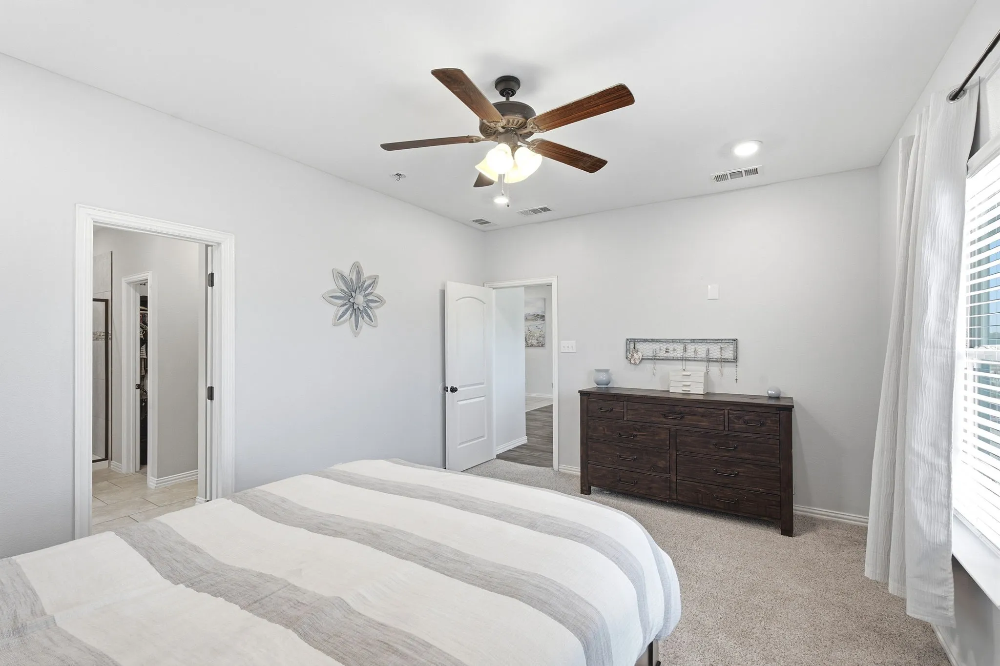 Single Family Residence For Sale in Collin County , 2112 Atlantic Avenue, Anna, Texas 75409, 5 Bedroom, 3 Bathroom, 2 Garage spaces, 2,404 Sqft, built in 2019, mls#21322145, Real Estate Agent in Anna, Homes For Sale in Collin county, Homes For Sale in Anna, Realtor in Anna Texas, Real Estate Brokerage Independent Realty Texas, Luminita Cordes Realtor