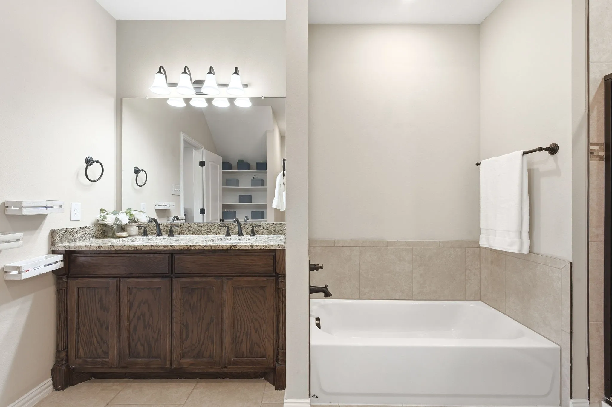 Single Family Residence For Sale in Collin County , 2112 Atlantic Avenue, Anna, Texas 75409, 5 Bedroom, 3 Bathroom, 2 Garage spaces, 2,404 Sqft, built in 2019, mls#21322145, Real Estate Agent in Anna, Homes For Sale in Collin county, Homes For Sale in Anna, Realtor in Anna Texas, Real Estate Brokerage Independent Realty Texas, Luminita Cordes Realtor