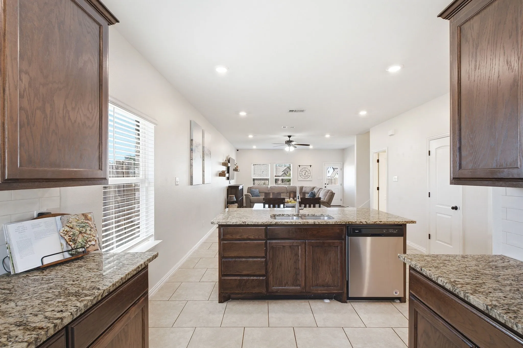 Single Family Residence For Sale in Collin County , 2112 Atlantic Avenue, Anna, Texas 75409, 5 Bedroom, 3 Bathroom, 2 Garage spaces, 2,404 Sqft, built in 2019, mls#21322145, Real Estate Agent in Anna, Homes For Sale in Collin county, Homes For Sale in Anna, Realtor in Anna Texas, Real Estate Brokerage Independent Realty Texas, Luminita Cordes Realtor