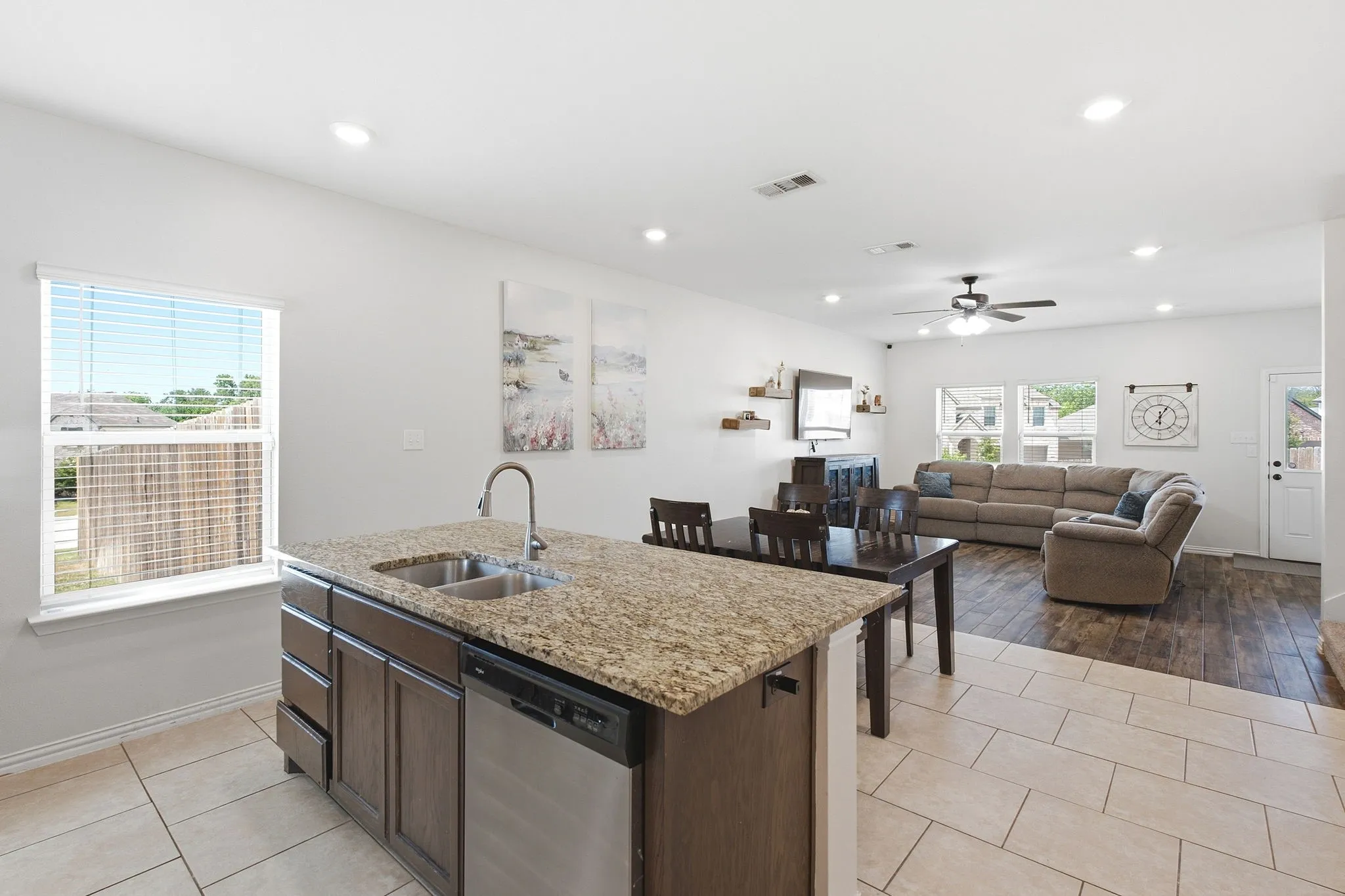 Single Family Residence For Sale in Collin County , 2112 Atlantic Avenue, Anna, Texas 75409, 5 Bedroom, 3 Bathroom, 2 Garage spaces, 2,404 Sqft, built in 2019, mls#21322145, Real Estate Agent in Anna, Homes For Sale in Collin county, Homes For Sale in Anna, Realtor in Anna Texas, Real Estate Brokerage Independent Realty Texas, Luminita Cordes Realtor