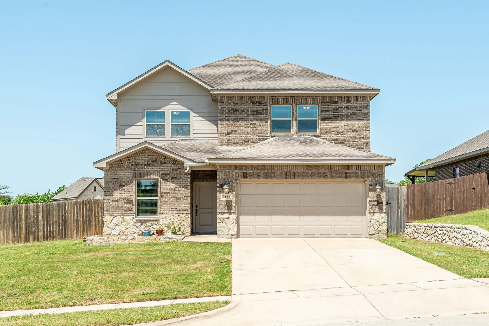Single Family Residence For Sale in Collin County , 2112 Atlantic Avenue, Anna, Texas 75409, 5 Bedroom, 3 Bathroom, 2 Garage spaces, 2,404 Sqft, built in 2019, mls#21322145, Real Estate Agent in Anna, Homes For Sale in Collin county, Homes For Sale in Anna, Realtor in Anna Texas, Real Estate Brokerage Independent Realty Texas, Luminita Cordes Realtor