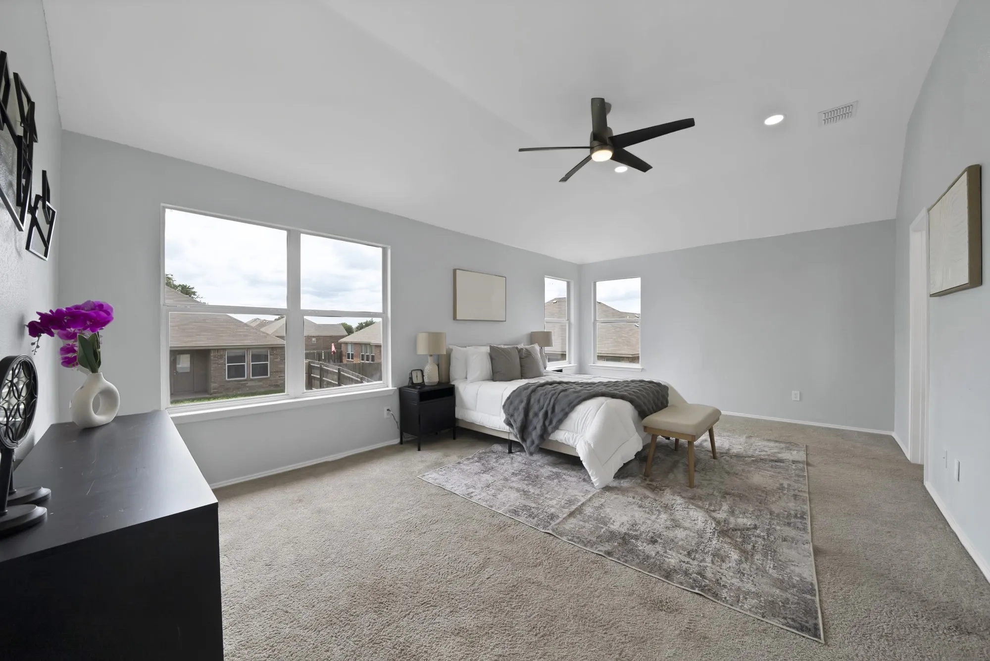 Single Family Residence For Rent in Tarrant County , 137 Heritage Drive, Crowley, Texas 76036, 4 Bedroom, 3 Bathroom, 2 Garage spaces, 2,851 Sqft, built in 2002, mls#21327336, Real Estate Agent in Crowley, Homes For Rent in Tarrant county, Homes For Rent in Crowley, Realtor in Crowley Texas, Real Estate Brokerage Independent Realty Texas, Luminita Cordes Realtor