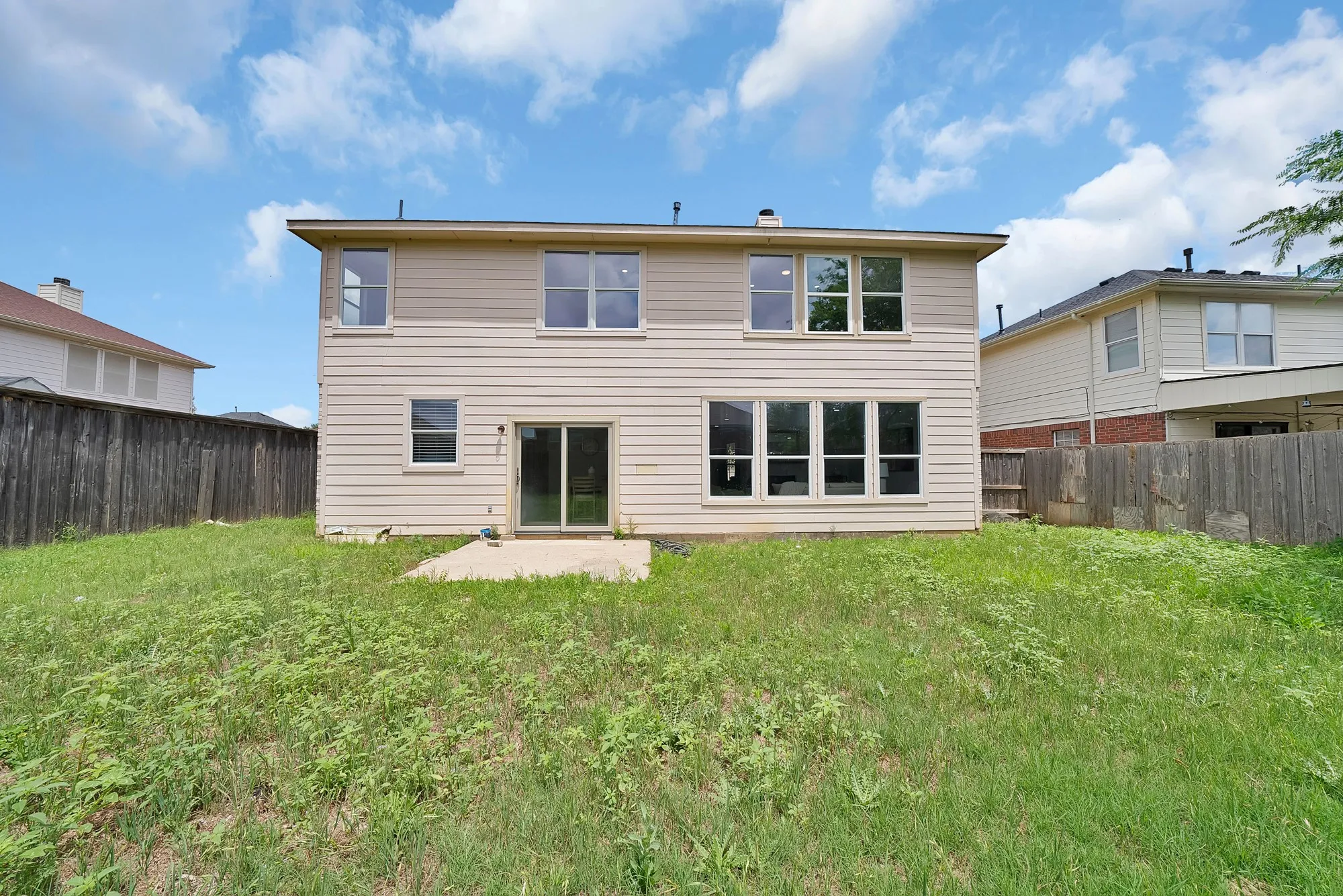 Single Family Residence For Rent in Tarrant County , 137 Heritage Drive, Crowley, Texas 76036, 4 Bedroom, 3 Bathroom, 2 Garage spaces, 2,851 Sqft, built in 2002, mls#21327336, Real Estate Agent in Crowley, Homes For Rent in Tarrant county, Homes For Rent in Crowley, Realtor in Crowley Texas, Real Estate Brokerage Independent Realty Texas, Luminita Cordes Realtor