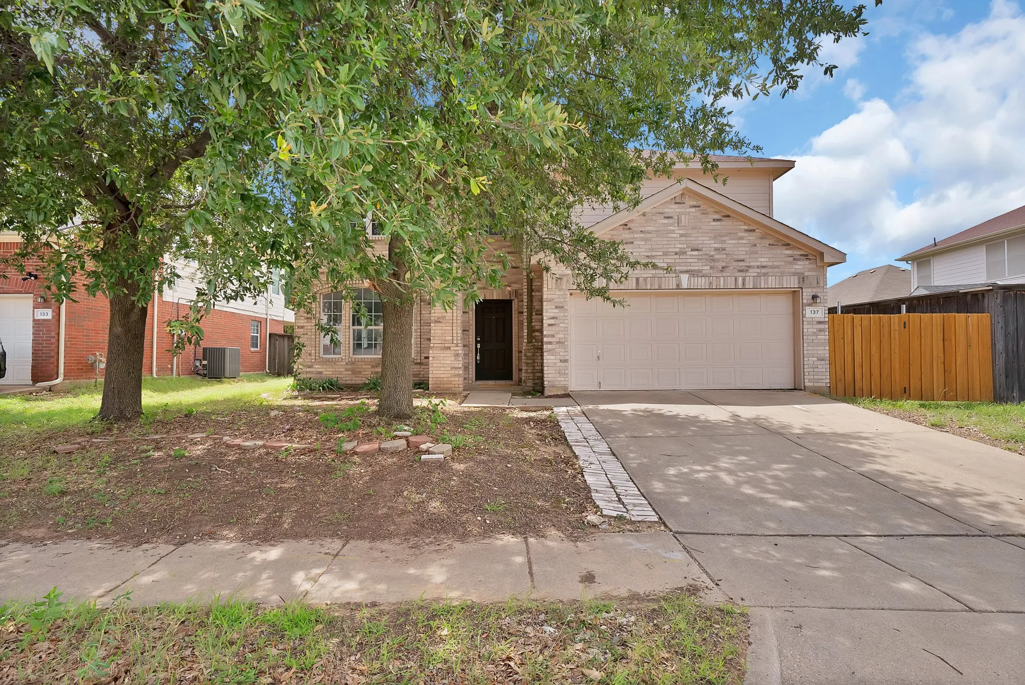 Single Family Residence For Rent in Tarrant County , 137 Heritage Drive, Crowley, Texas 76036, 4 Bedroom, 3 Bathroom, 2 Garage spaces, 2,851 Sqft, built in 2002, mls#21327336, Real Estate Agent in Crowley, Homes For Rent in Tarrant county, Homes For Rent in Crowley, Realtor in Crowley Texas, Real Estate Brokerage Independent Realty Texas, Luminita Cordes Realtor