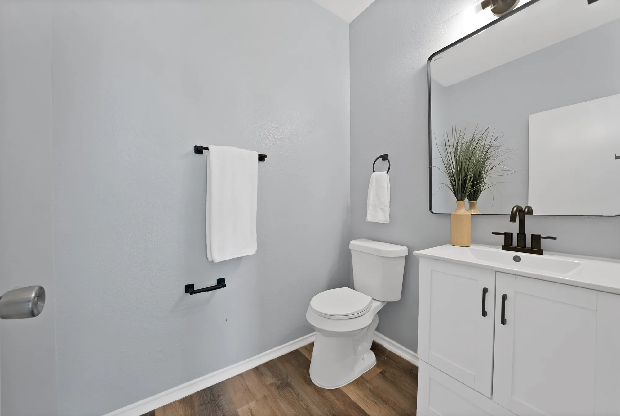 Single Family Residence For Rent in Tarrant County , 137 Heritage Drive, Crowley, Texas 76036, 4 Bedroom, 3 Bathroom, 2 Garage spaces, 2,851 Sqft, built in 2002, mls#21327336, Real Estate Agent in Crowley, Homes For Rent in Tarrant county, Homes For Rent in Crowley, Realtor in Crowley Texas, Real Estate Brokerage Independent Realty Texas, Luminita Cordes Realtor
