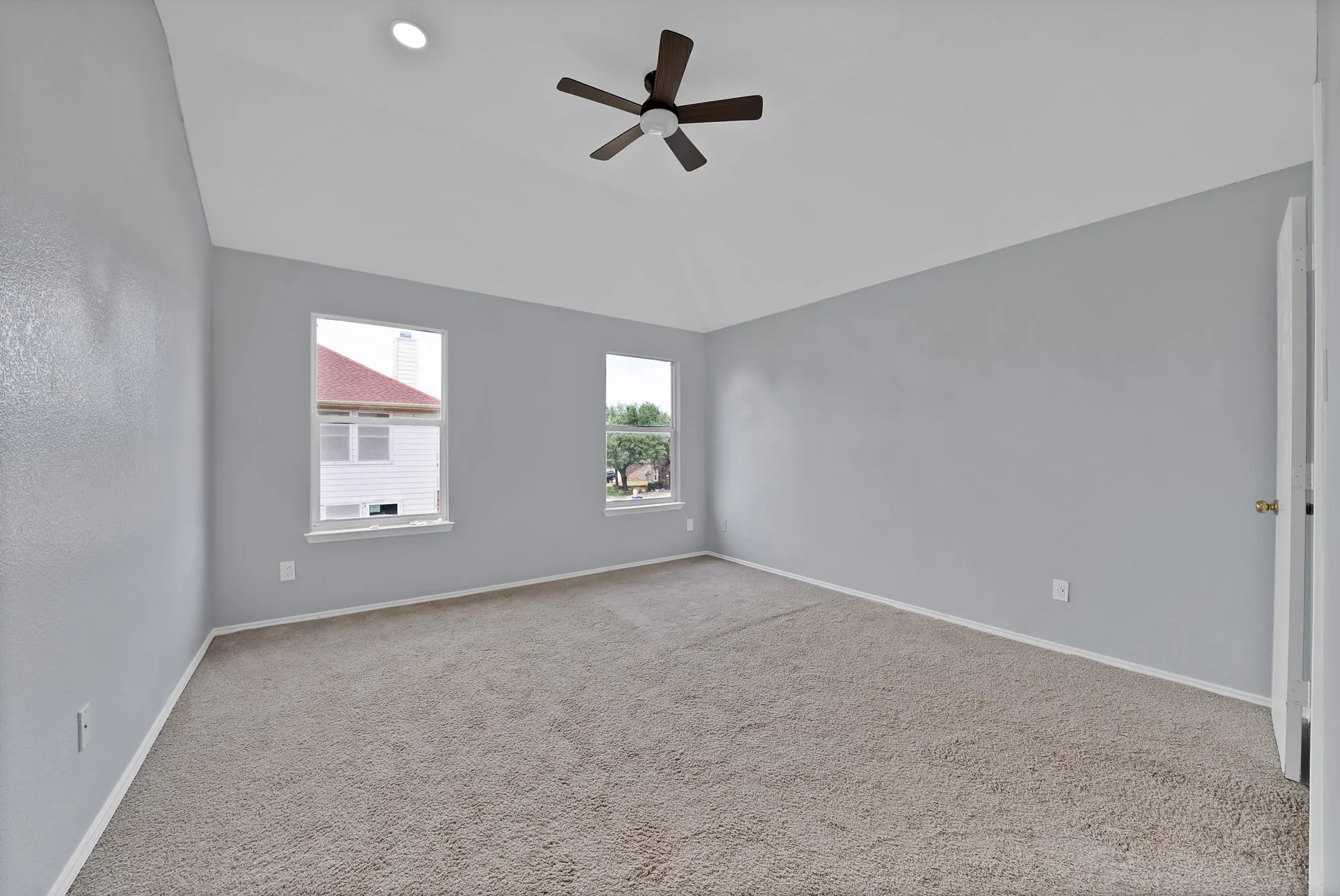 Single Family Residence For Rent in Tarrant County , 137 Heritage Drive, Crowley, Texas 76036, 4 Bedroom, 3 Bathroom, 2 Garage spaces, 2,851 Sqft, built in 2002, mls#21327336, Real Estate Agent in Crowley, Homes For Rent in Tarrant county, Homes For Rent in Crowley, Realtor in Crowley Texas, Real Estate Brokerage Independent Realty Texas, Luminita Cordes Realtor