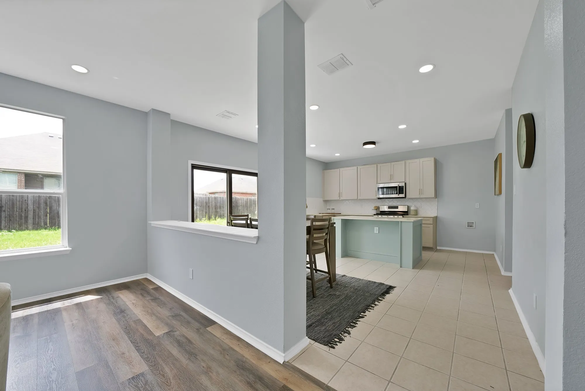 Single Family Residence For Rent in Tarrant County , 137 Heritage Drive, Crowley, Texas 76036, 4 Bedroom, 3 Bathroom, 2 Garage spaces, 2,851 Sqft, built in 2002, mls#21327336, Real Estate Agent in Crowley, Homes For Rent in Tarrant county, Homes For Rent in Crowley, Realtor in Crowley Texas, Real Estate Brokerage Independent Realty Texas, Luminita Cordes Realtor