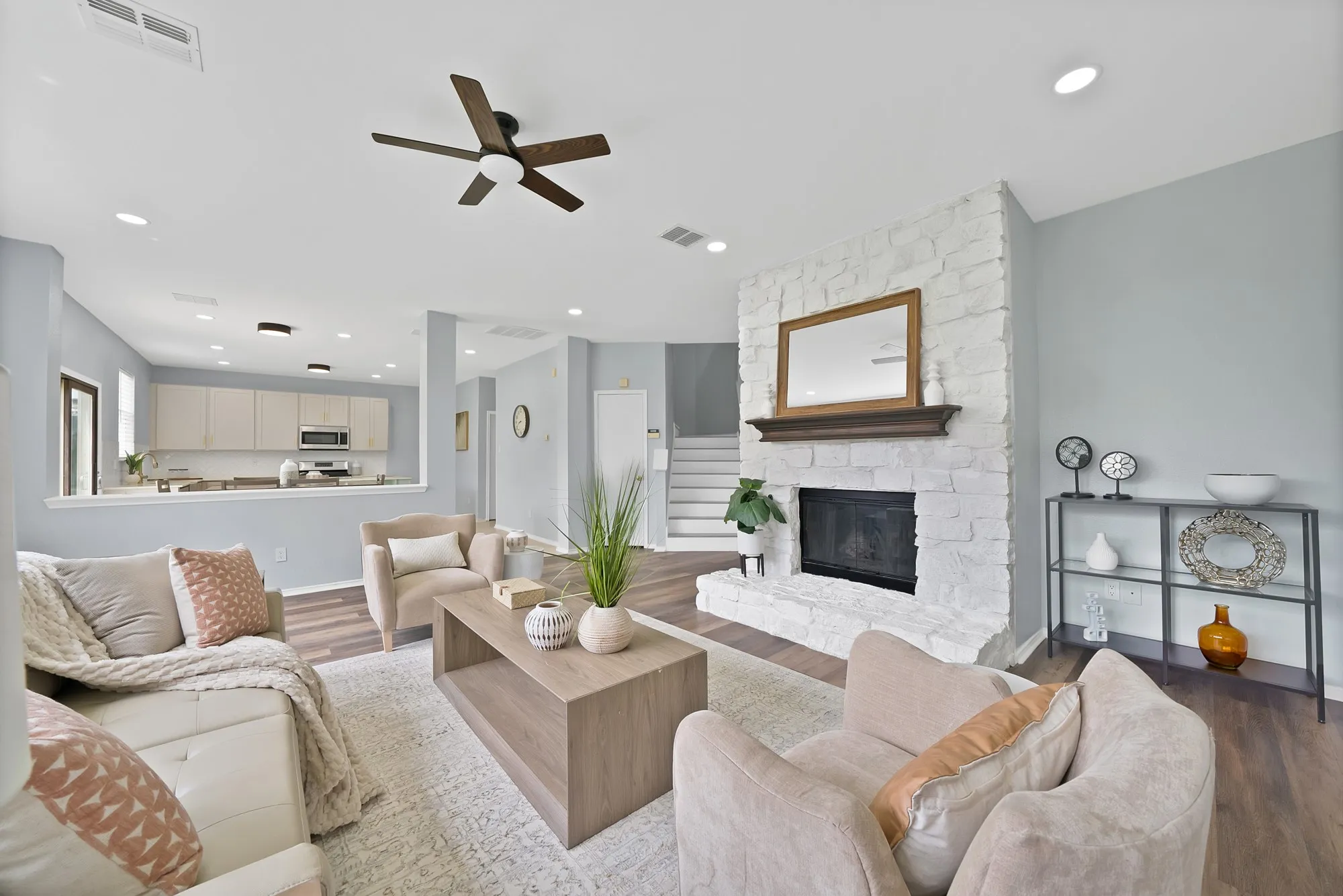 Single Family Residence For Rent in Tarrant County , 137 Heritage Drive, Crowley, Texas 76036, 4 Bedroom, 3 Bathroom, 2 Garage spaces, 2,851 Sqft, built in 2002, mls#21327336, Real Estate Agent in Crowley, Homes For Rent in Tarrant county, Homes For Rent in Crowley, Realtor in Crowley Texas, Real Estate Brokerage Independent Realty Texas, Luminita Cordes Realtor