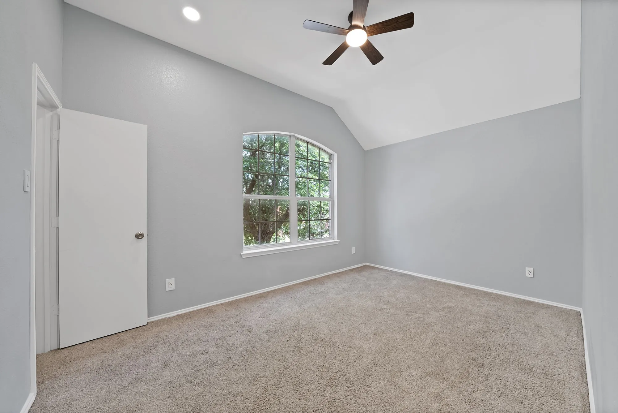 Single Family Residence For Rent in Tarrant County , 137 Heritage Drive, Crowley, Texas 76036, 4 Bedroom, 3 Bathroom, 2 Garage spaces, 2,851 Sqft, built in 2002, mls#21327336, Real Estate Agent in Crowley, Homes For Rent in Tarrant county, Homes For Rent in Crowley, Realtor in Crowley Texas, Real Estate Brokerage Independent Realty Texas, Luminita Cordes Realtor