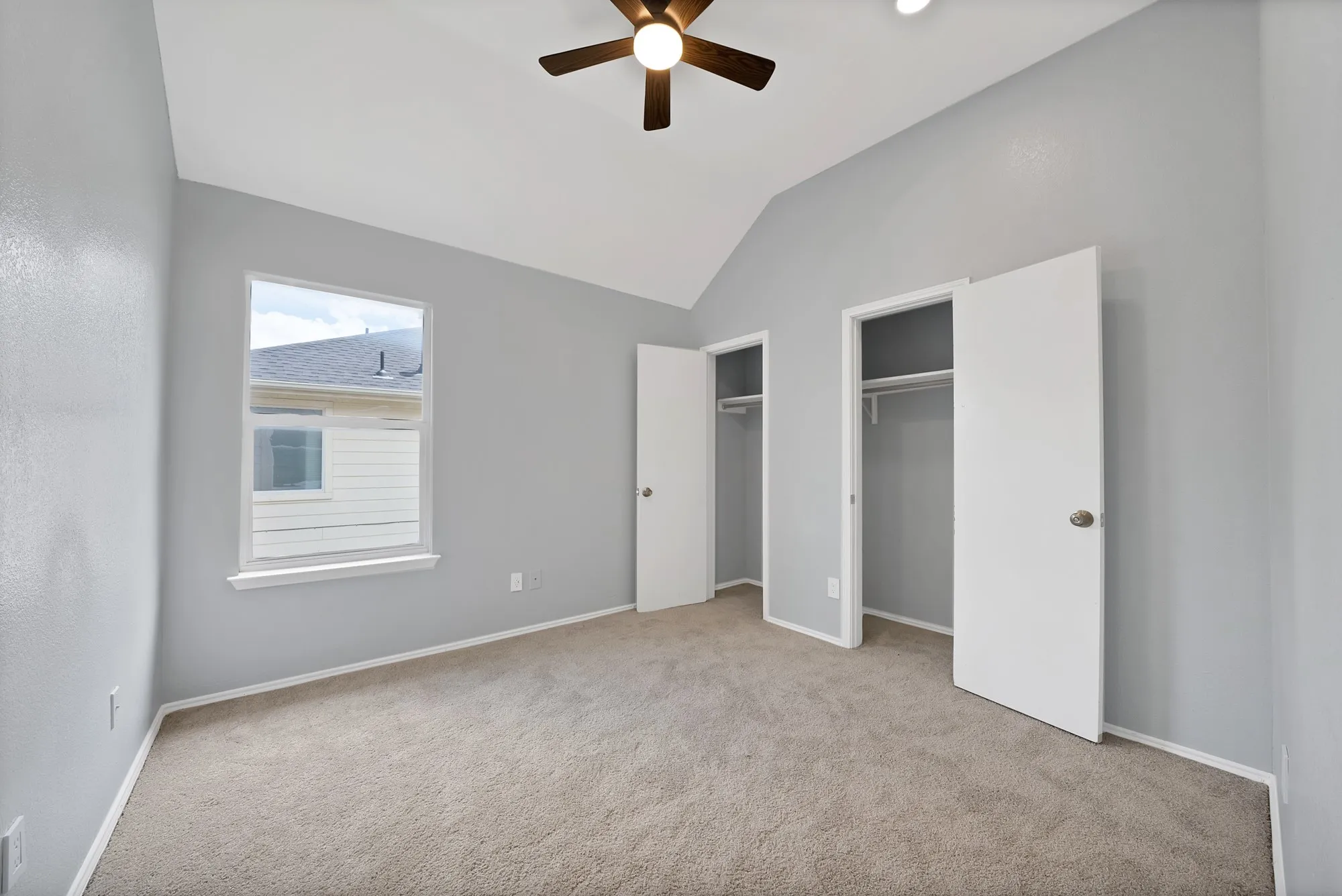 Single Family Residence For Rent in Tarrant County , 137 Heritage Drive, Crowley, Texas 76036, 4 Bedroom, 3 Bathroom, 2 Garage spaces, 2,851 Sqft, built in 2002, mls#21327336, Real Estate Agent in Crowley, Homes For Rent in Tarrant county, Homes For Rent in Crowley, Realtor in Crowley Texas, Real Estate Brokerage Independent Realty Texas, Luminita Cordes Realtor