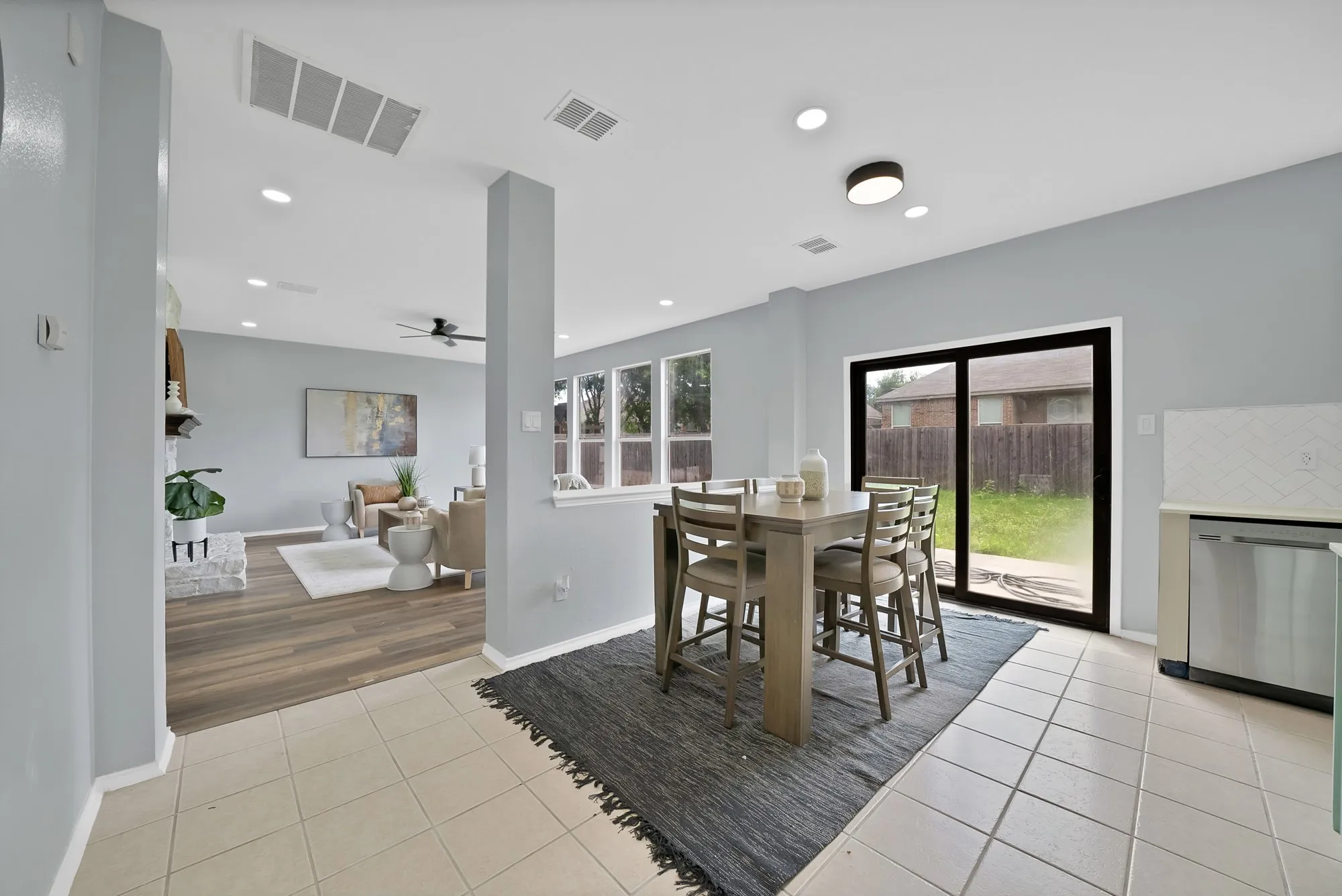 Single Family Residence For Rent in Tarrant County , 137 Heritage Drive, Crowley, Texas 76036, 4 Bedroom, 3 Bathroom, 2 Garage spaces, 2,851 Sqft, built in 2002, mls#21327336, Real Estate Agent in Crowley, Homes For Rent in Tarrant county, Homes For Rent in Crowley, Realtor in Crowley Texas, Real Estate Brokerage Independent Realty Texas, Luminita Cordes Realtor