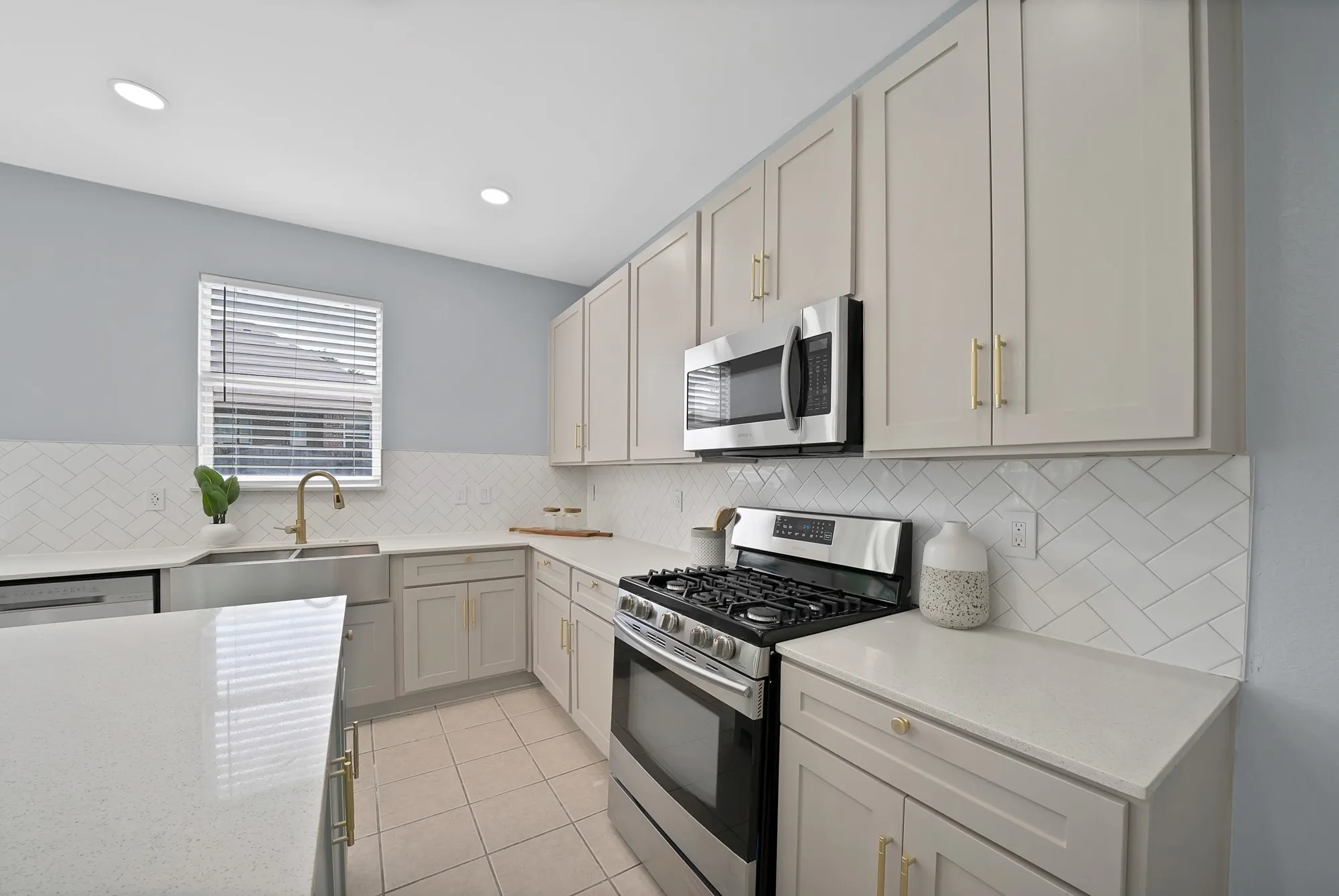 Single Family Residence For Rent in Tarrant County , 137 Heritage Drive, Crowley, Texas 76036, 4 Bedroom, 3 Bathroom, 2 Garage spaces, 2,851 Sqft, built in 2002, mls#21327336, Real Estate Agent in Crowley, Homes For Rent in Tarrant county, Homes For Rent in Crowley, Realtor in Crowley Texas, Real Estate Brokerage Independent Realty Texas, Luminita Cordes Realtor