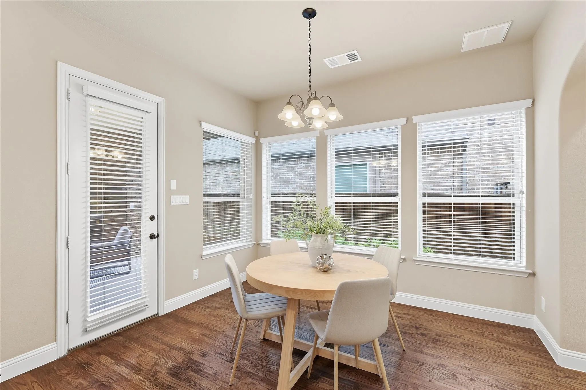 Single Family Residence For Sale in Dallas County , 615 Westhaven Road, Coppell, Texas 75019, 4 Bedroom, 4 Bathroom, 2 Garage spaces, 3,873 Sqft, built in 2014, mls#21327456, Real Estate Agent in Coppell, Homes For Sale in Dallas county, Homes For Sale in Coppell, Realtor in Coppell Texas, Real Estate Brokerage Independent Realty Texas, Luminita Cordes Realtor