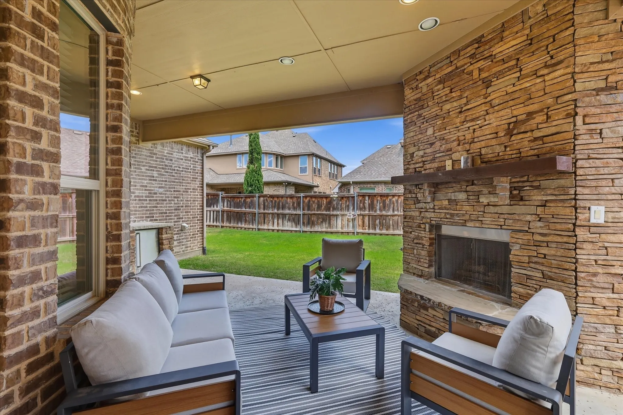 Single Family Residence For Sale in Dallas County , 615 Westhaven Road, Coppell, Texas 75019, 4 Bedroom, 4 Bathroom, 2 Garage spaces, 3,873 Sqft, built in 2014, mls#21327456, Real Estate Agent in Coppell, Homes For Sale in Dallas county, Homes For Sale in Coppell, Realtor in Coppell Texas, Real Estate Brokerage Independent Realty Texas, Luminita Cordes Realtor