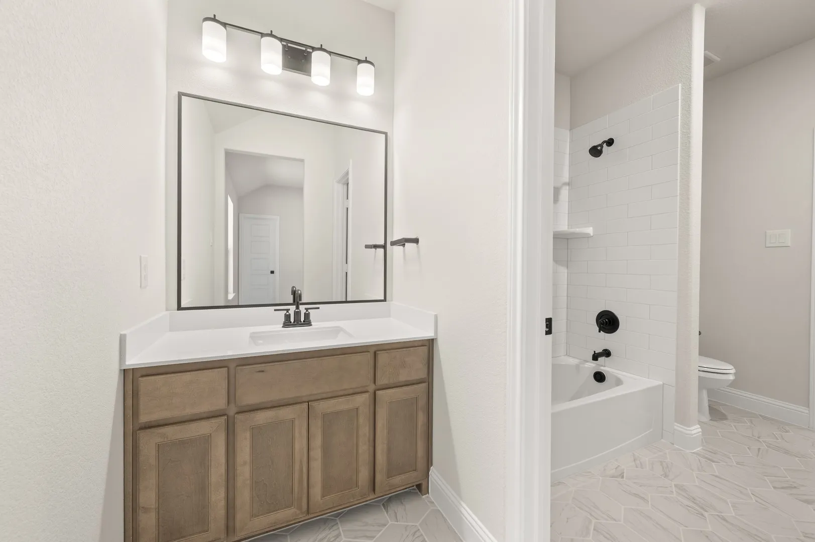 DFW-Myrtle Creek-Concept 3473-224 Mountain Laurel Drive-Bathroom-Risewell Homes-2