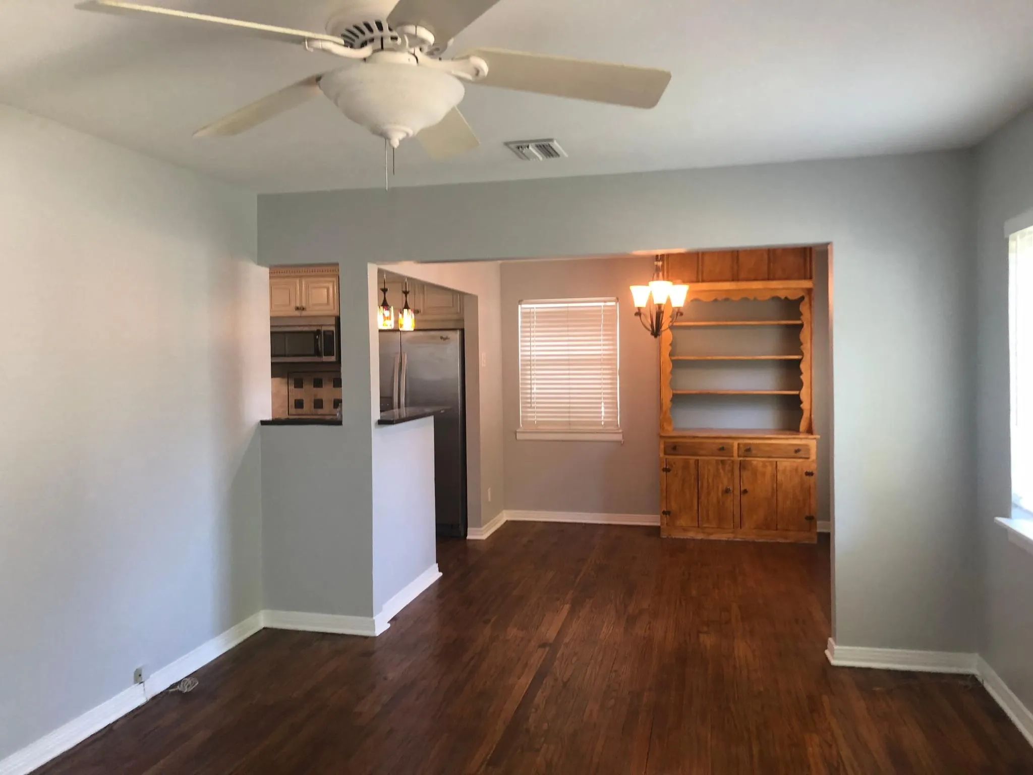 Single Family Residence For Rent in Dallas County , 3984 Park Lane, Dallas, Texas 75220, 3 Bedroom, 2 Bathroom, 1 Garage spaces, 1,349 Sqft, built in 1951, mls#21327491, Real Estate Agent in Dallas, Homes For Rent in Dallas county, Homes For Rent in Dallas, Realtor in Dallas Texas, Real Estate Brokerage Independent Realty Texas, Luminita Cordes Realtor