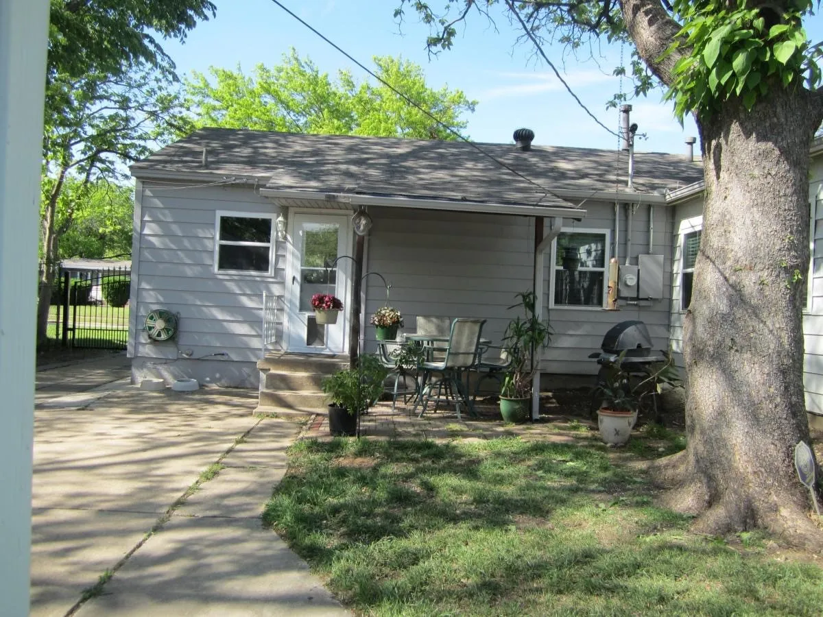 Single Family Residence For Rent in Dallas County , 3984 Park Lane, Dallas, Texas 75220, 3 Bedroom, 2 Bathroom, 1 Garage spaces, 1,349 Sqft, built in 1951, mls#21327491, Real Estate Agent in Dallas, Homes For Rent in Dallas county, Homes For Rent in Dallas, Realtor in Dallas Texas, Real Estate Brokerage Independent Realty Texas, Luminita Cordes Realtor