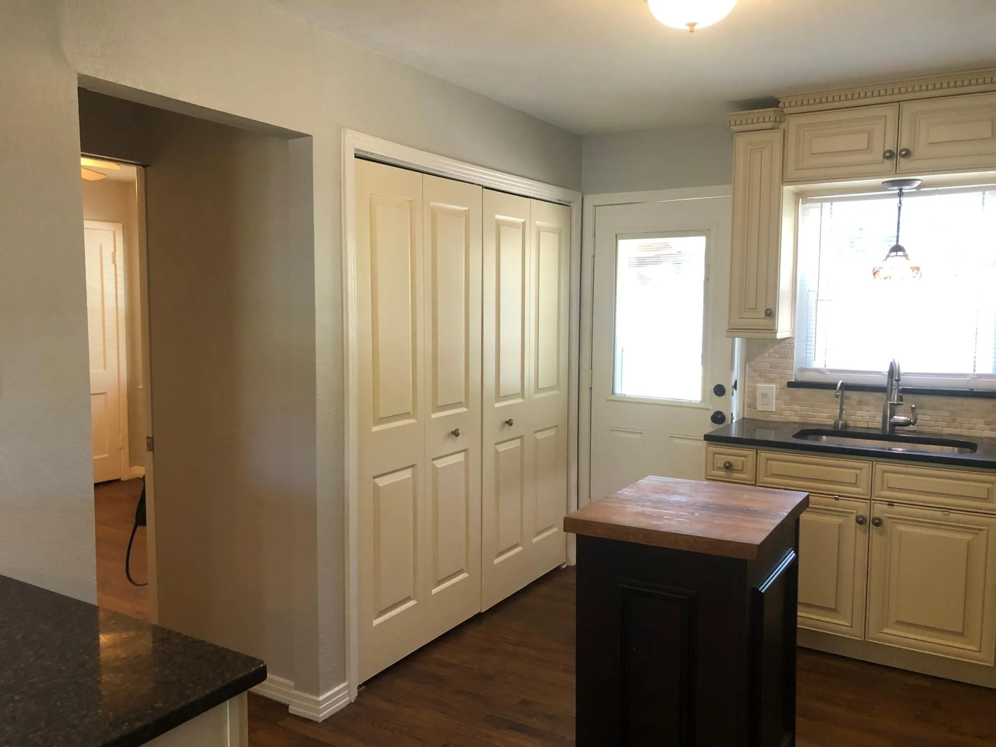 Single Family Residence For Rent in Dallas County , 3984 Park Lane, Dallas, Texas 75220, 3 Bedroom, 2 Bathroom, 1 Garage spaces, 1,349 Sqft, built in 1951, mls#21327491, Real Estate Agent in Dallas, Homes For Rent in Dallas county, Homes For Rent in Dallas, Realtor in Dallas Texas, Real Estate Brokerage Independent Realty Texas, Luminita Cordes Realtor