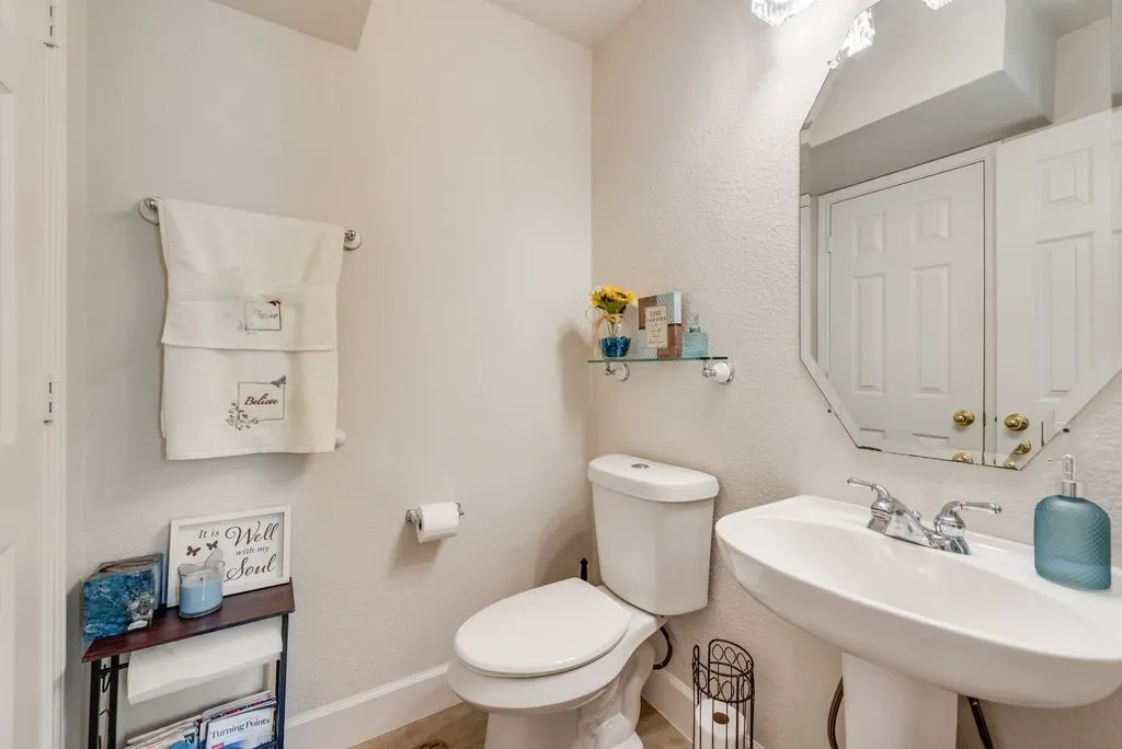 Single Family Residence For Sale in Denton County , 1157 Ducks Landing, Frisco, Texas 75033, 4 Bedroom, 3 Bathroom, 2 Garage spaces, 3,148 Sqft, built in 2003, mls#21326307, Real Estate Agent in Frisco, Homes For Sale in Denton county, Homes For Sale in Frisco, Realtor in Frisco Texas, Real Estate Brokerage Independent Realty Texas, Luminita Cordes Realtor