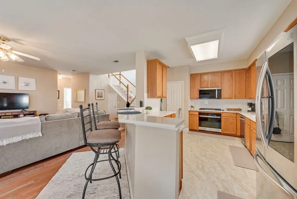 Single Family Residence For Sale in Denton County , 1157 Ducks Landing, Frisco, Texas 75033, 4 Bedroom, 3 Bathroom, 2 Garage spaces, 3,148 Sqft, built in 2003, mls#21326307, Real Estate Agent in Frisco, Homes For Sale in Denton county, Homes For Sale in Frisco, Realtor in Frisco Texas, Real Estate Brokerage Independent Realty Texas, Luminita Cordes Realtor