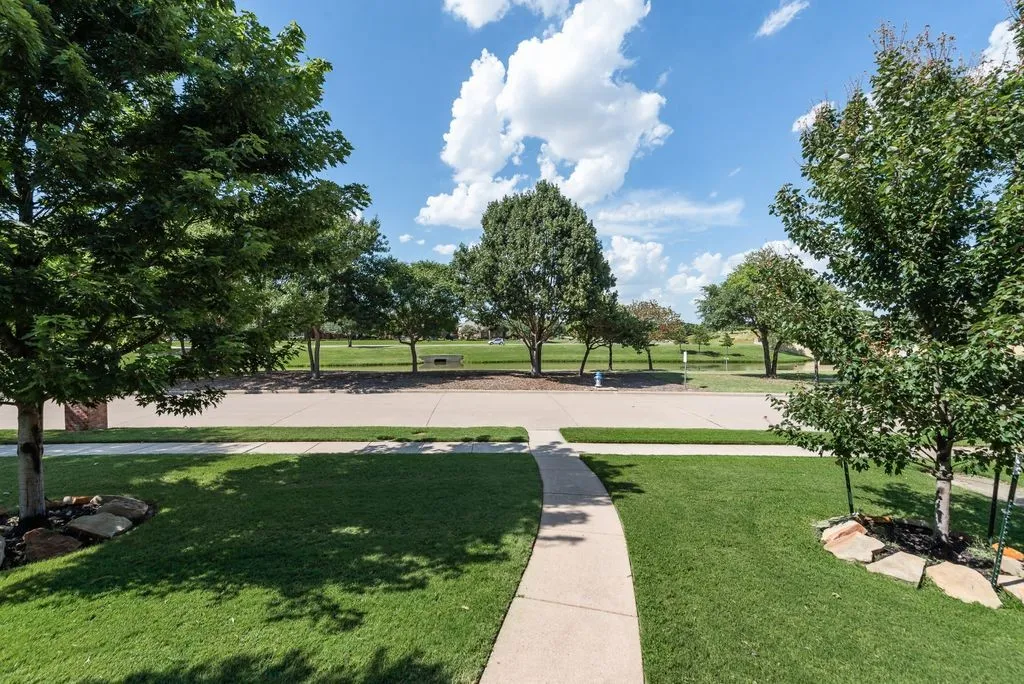 Single Family Residence For Sale in Denton County , 1157 Ducks Landing, Frisco, Texas 75033, 4 Bedroom, 3 Bathroom, 2 Garage spaces, 3,148 Sqft, built in 2003, mls#21326307, Real Estate Agent in Frisco, Homes For Sale in Denton county, Homes For Sale in Frisco, Realtor in Frisco Texas, Real Estate Brokerage Independent Realty Texas, Luminita Cordes Realtor