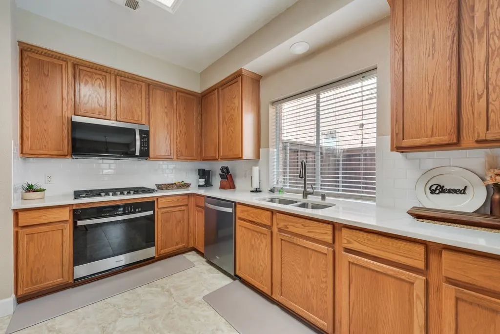 Single Family Residence For Sale in Denton County , 1157 Ducks Landing, Frisco, Texas 75033, 4 Bedroom, 3 Bathroom, 2 Garage spaces, 3,148 Sqft, built in 2003, mls#21326307, Real Estate Agent in Frisco, Homes For Sale in Denton county, Homes For Sale in Frisco, Realtor in Frisco Texas, Real Estate Brokerage Independent Realty Texas, Luminita Cordes Realtor