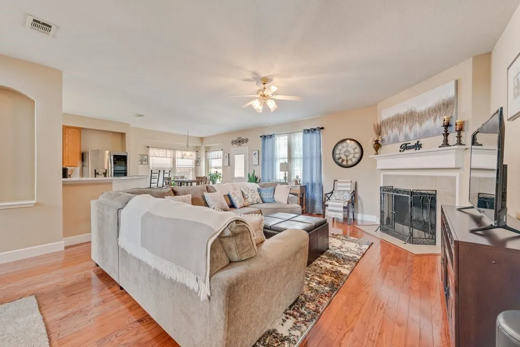 Single Family Residence For Sale in Denton County , 1157 Ducks Landing, Frisco, Texas 75033, 4 Bedroom, 3 Bathroom, 2 Garage spaces, 3,148 Sqft, built in 2003, mls#21326307, Real Estate Agent in Frisco, Homes For Sale in Denton county, Homes For Sale in Frisco, Realtor in Frisco Texas, Real Estate Brokerage Independent Realty Texas, Luminita Cordes Realtor