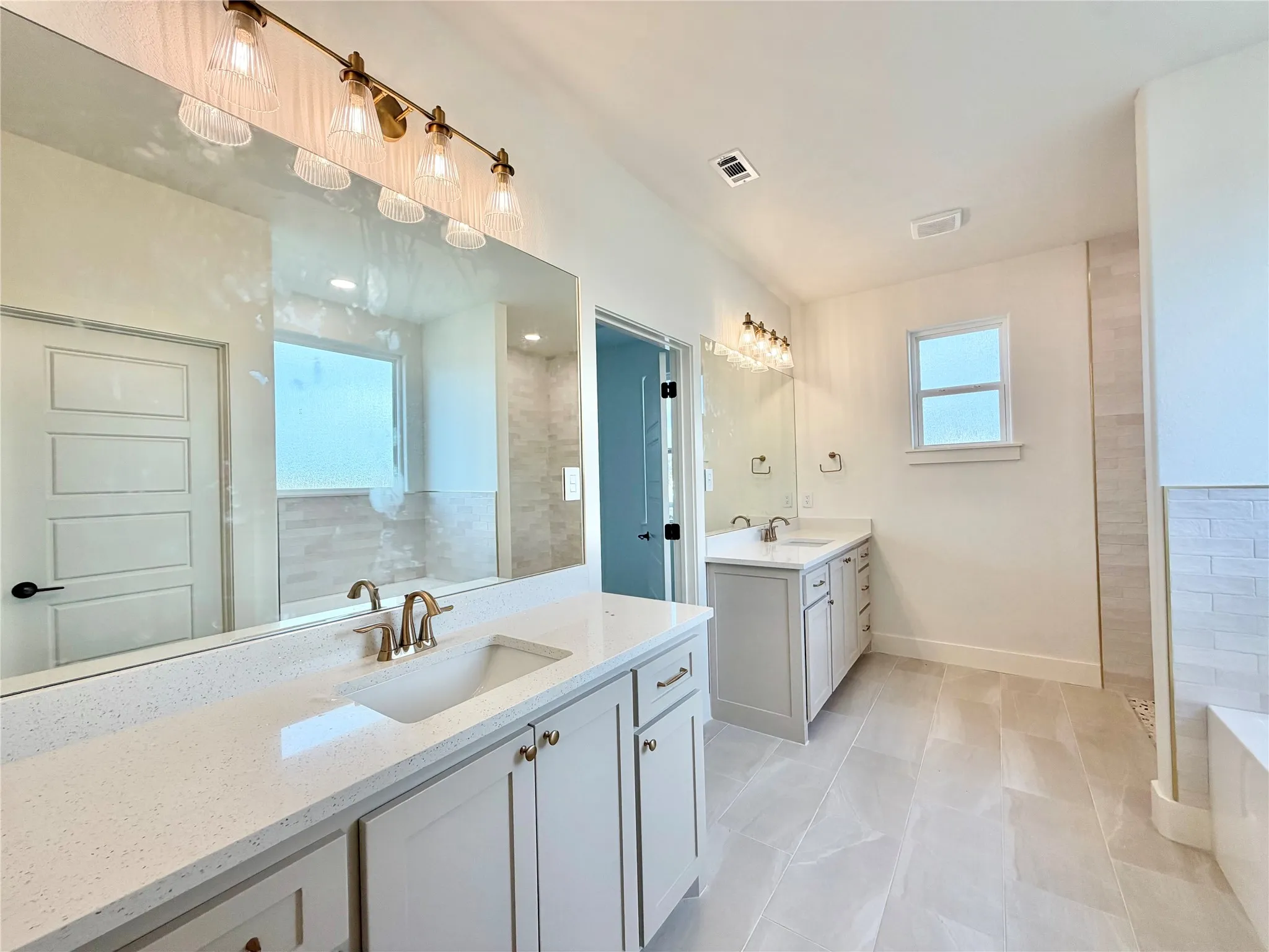 Single Family Residence For Sale in Parker County , 2013 Collin Street, Weatherford, Texas 76085, 3 Bedroom, 2 Bathroom, 3 Garage spaces, 2,040 Sqft, built in 2026, mls#21327460, Real Estate Agent in Weatherford, Homes For Sale in Parker county, Homes For Sale in Weatherford, Realtor in Weatherford Texas, Real Estate Brokerage Independent Realty Texas, Luminita Cordes Realtor