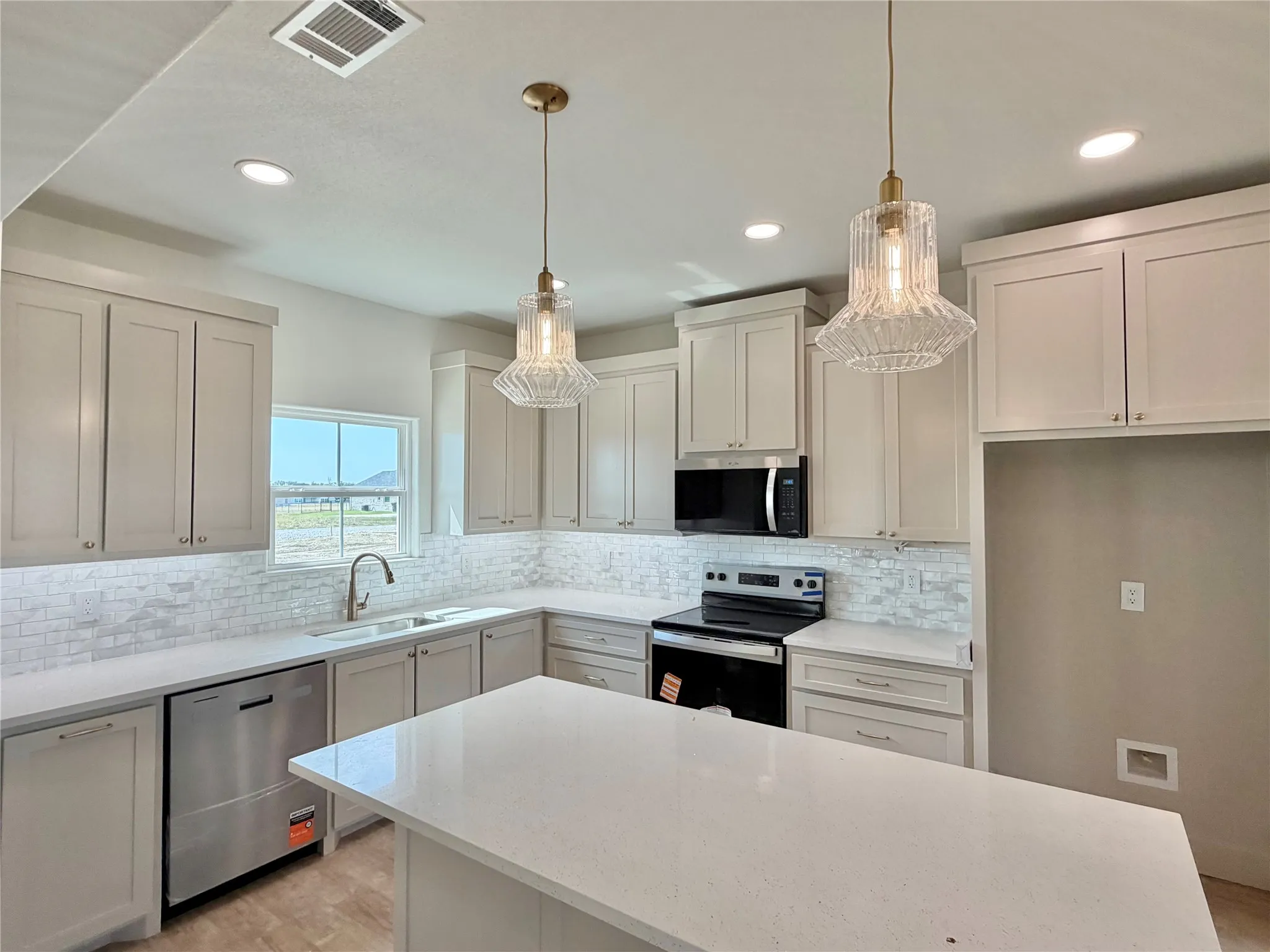 Single Family Residence For Sale in Parker County , 2013 Collin Street, Weatherford, Texas 76085, 3 Bedroom, 2 Bathroom, 3 Garage spaces, 2,040 Sqft, built in 2026, mls#21327460, Real Estate Agent in Weatherford, Homes For Sale in Parker county, Homes For Sale in Weatherford, Realtor in Weatherford Texas, Real Estate Brokerage Independent Realty Texas, Luminita Cordes Realtor