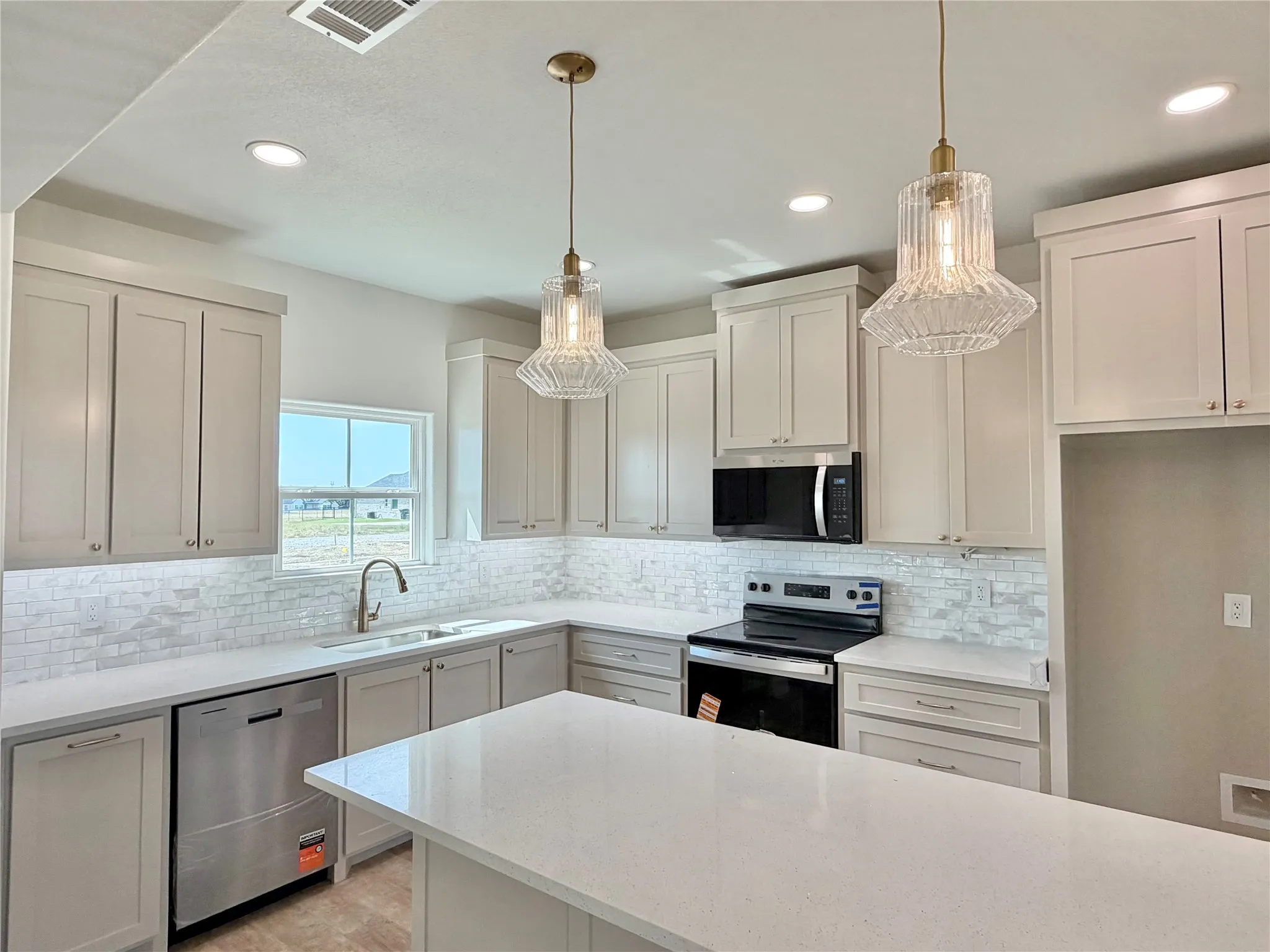 Single Family Residence For Sale in Parker County , 2013 Collin Street, Weatherford, Texas 76085, 3 Bedroom, 2 Bathroom, 3 Garage spaces, 2,040 Sqft, built in 2026, mls#21327460, Real Estate Agent in Weatherford, Homes For Sale in Parker county, Homes For Sale in Weatherford, Realtor in Weatherford Texas, Real Estate Brokerage Independent Realty Texas, Luminita Cordes Realtor