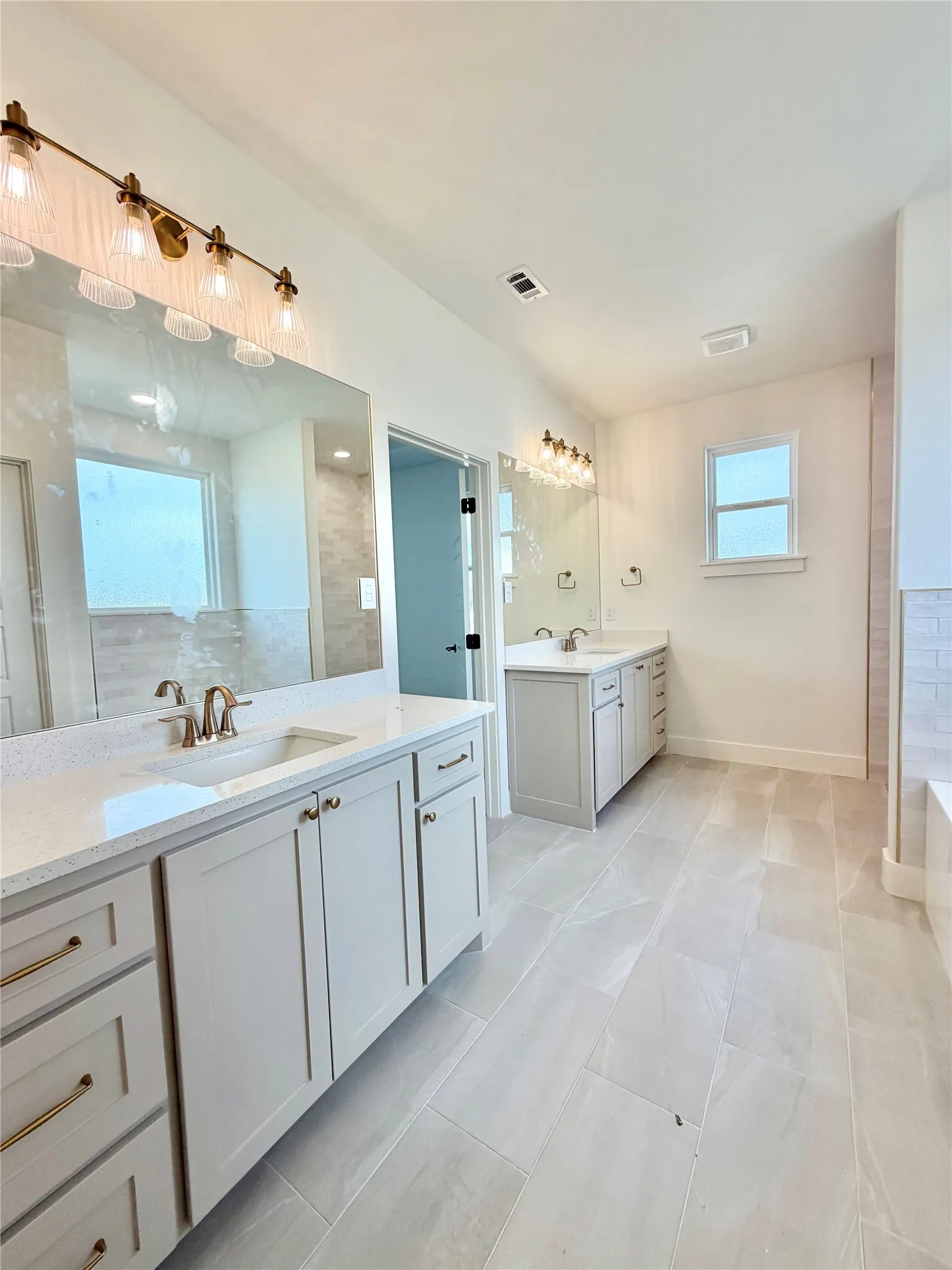 Single Family Residence For Sale in Parker County , 2013 Collin Street, Weatherford, Texas 76085, 3 Bedroom, 2 Bathroom, 3 Garage spaces, 2,040 Sqft, built in 2026, mls#21327460, Real Estate Agent in Weatherford, Homes For Sale in Parker county, Homes For Sale in Weatherford, Realtor in Weatherford Texas, Real Estate Brokerage Independent Realty Texas, Luminita Cordes Realtor
