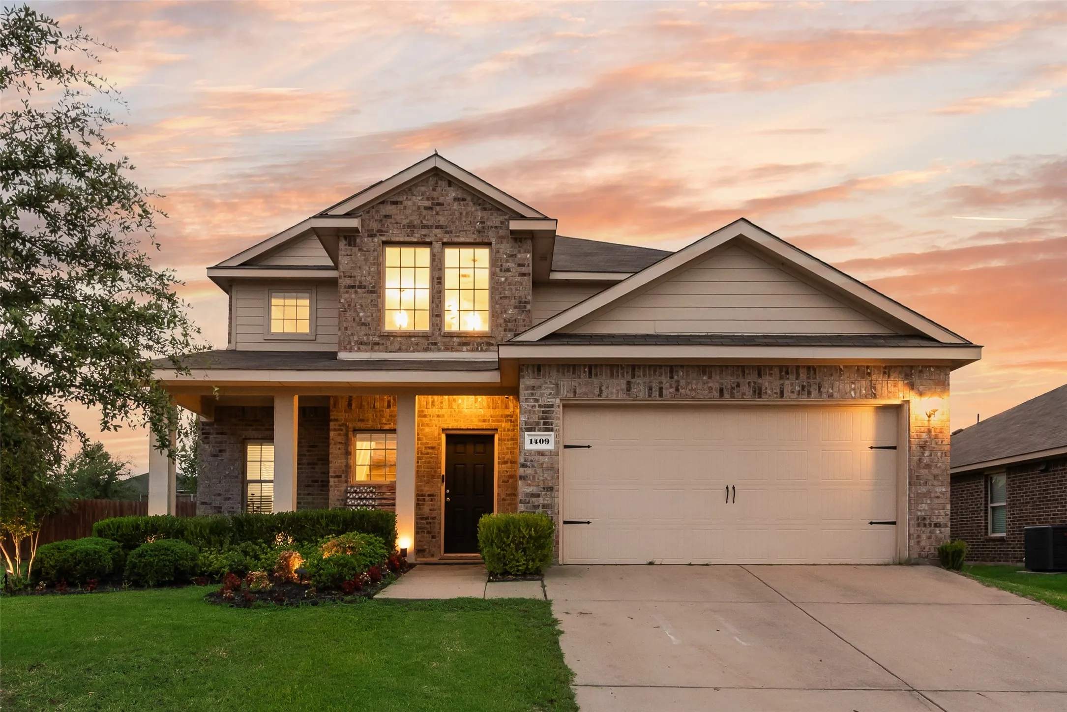 Single Family Residence For Sale in Collin County , 1409 Waco Turner, Royse City, Texas 75189, 5 Bedroom, 3 Bathroom, 2 Garage spaces, 2,607 Sqft, built in 2014, mls#21327118, Real Estate Agent in Royse City, Homes For Sale in Collin county, Homes For Sale in Royse City, Realtor in Royse City Texas, Real Estate Brokerage Independent Realty Texas, Luminita Cordes Realtor