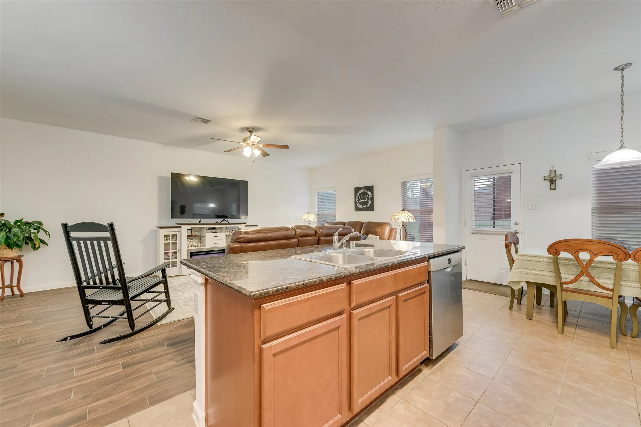 Single Family Residence For Sale in Collin County , 1409 Waco Turner, Royse City, Texas 75189, 5 Bedroom, 3 Bathroom, 2 Garage spaces, 2,607 Sqft, built in 2014, mls#21327118, Real Estate Agent in Royse City, Homes For Sale in Collin county, Homes For Sale in Royse City, Realtor in Royse City Texas, Real Estate Brokerage Independent Realty Texas, Luminita Cordes Realtor