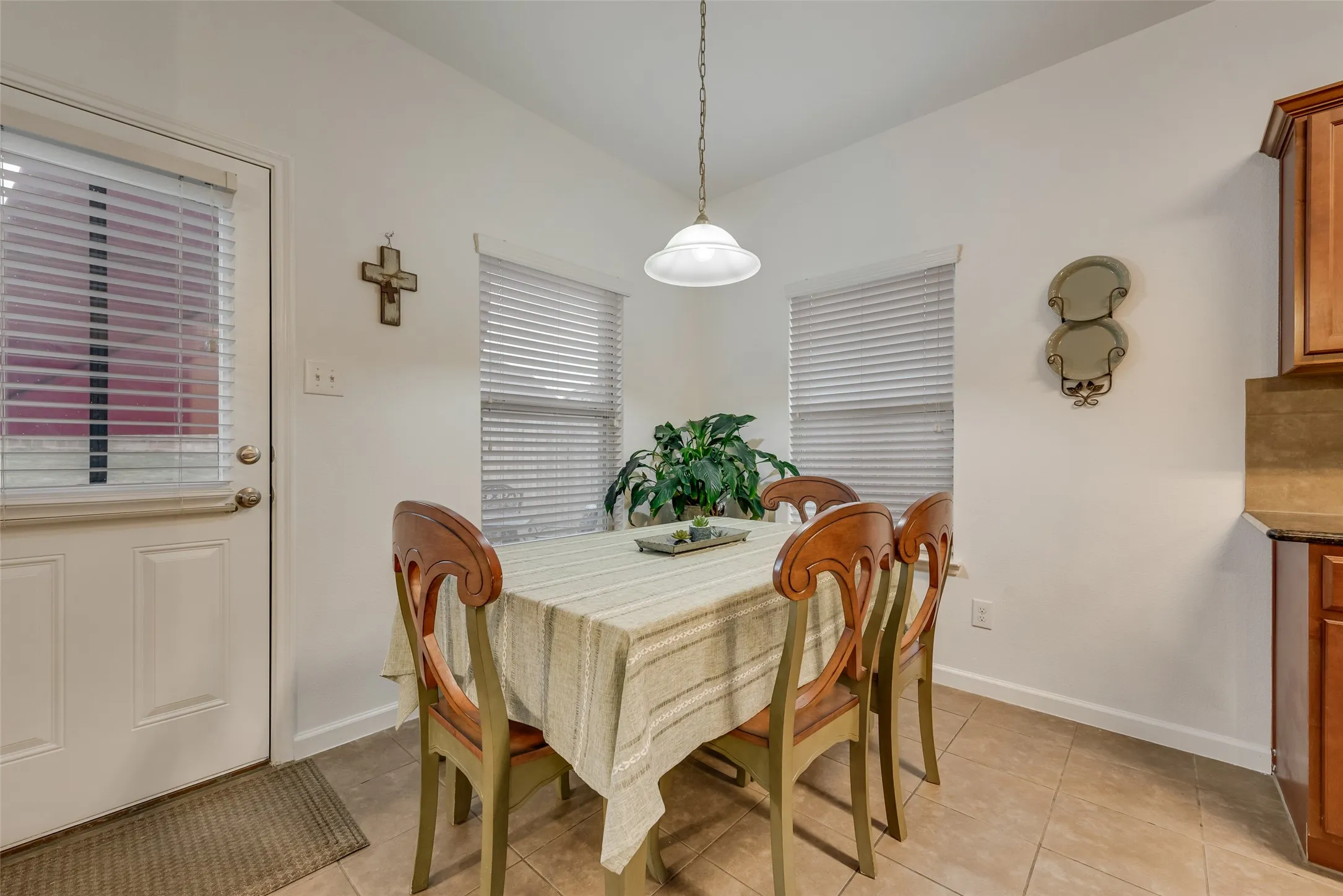 Single Family Residence For Sale in Collin County , 1409 Waco Turner, Royse City, Texas 75189, 5 Bedroom, 3 Bathroom, 2 Garage spaces, 2,607 Sqft, built in 2014, mls#21327118, Real Estate Agent in Royse City, Homes For Sale in Collin county, Homes For Sale in Royse City, Realtor in Royse City Texas, Real Estate Brokerage Independent Realty Texas, Luminita Cordes Realtor