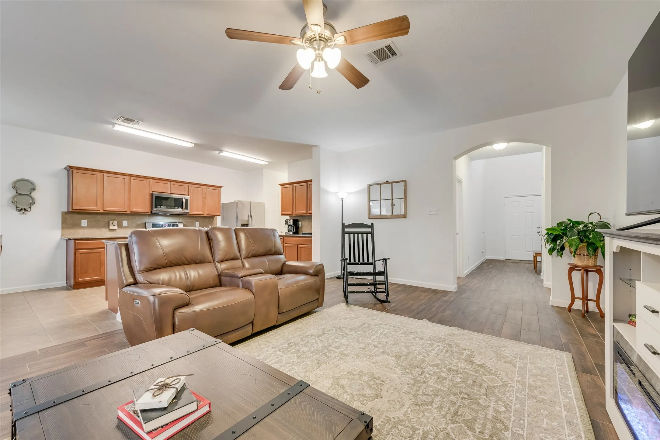 Single Family Residence For Sale in Collin County , 1409 Waco Turner, Royse City, Texas 75189, 5 Bedroom, 3 Bathroom, 2 Garage spaces, 2,607 Sqft, built in 2014, mls#21327118, Real Estate Agent in Royse City, Homes For Sale in Collin county, Homes For Sale in Royse City, Realtor in Royse City Texas, Real Estate Brokerage Independent Realty Texas, Luminita Cordes Realtor