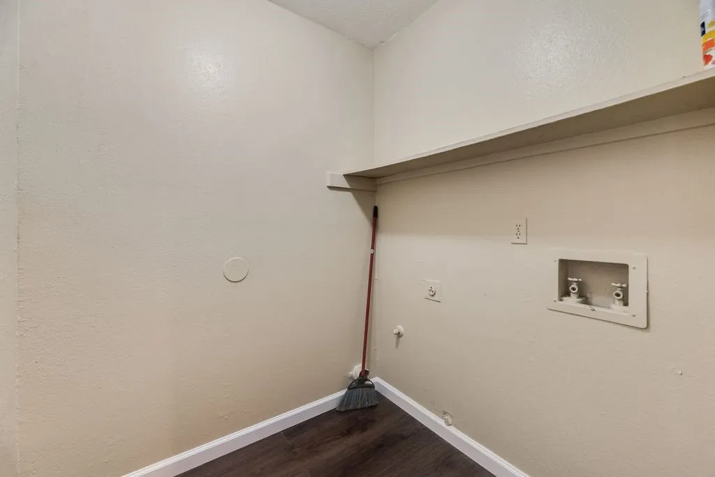 Single Family Residence For Sale in Dallas County , 3208 Poplar Springs Lane, Dallas, Texas 75227, 4 Bedroom, 2 Bathroom, Garage spaces, 1,378 Sqft, built in 1987, mls#21327520, Real Estate Agent in Dallas, Homes For Sale in Dallas county, Homes For Sale in Dallas, Realtor in Dallas Texas, Real Estate Brokerage Independent Realty Texas, Luminita Cordes Realtor