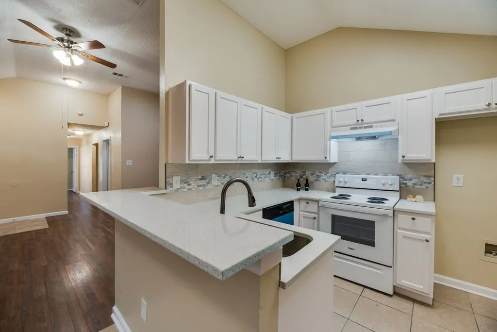 Single Family Residence For Sale in Dallas County , 3208 Poplar Springs Lane, Dallas, Texas 75227, 4 Bedroom, 2 Bathroom, Garage spaces, 1,378 Sqft, built in 1987, mls#21327520, Real Estate Agent in Dallas, Homes For Sale in Dallas county, Homes For Sale in Dallas, Realtor in Dallas Texas, Real Estate Brokerage Independent Realty Texas, Luminita Cordes Realtor