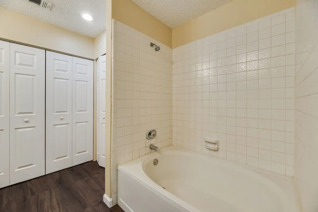 Single Family Residence For Sale in Dallas County , 3208 Poplar Springs Lane, Dallas, Texas 75227, 4 Bedroom, 2 Bathroom, Garage spaces, 1,378 Sqft, built in 1987, mls#21327520, Real Estate Agent in Dallas, Homes For Sale in Dallas county, Homes For Sale in Dallas, Realtor in Dallas Texas, Real Estate Brokerage Independent Realty Texas, Luminita Cordes Realtor