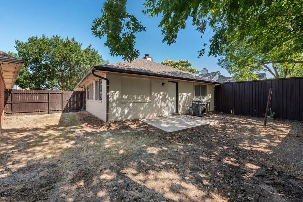 Single Family Residence For Sale in Dallas County , 3208 Poplar Springs Lane, Dallas, Texas 75227, 4 Bedroom, 2 Bathroom, Garage spaces, 1,378 Sqft, built in 1987, mls#21327520, Real Estate Agent in Dallas, Homes For Sale in Dallas county, Homes For Sale in Dallas, Realtor in Dallas Texas, Real Estate Brokerage Independent Realty Texas, Luminita Cordes Realtor