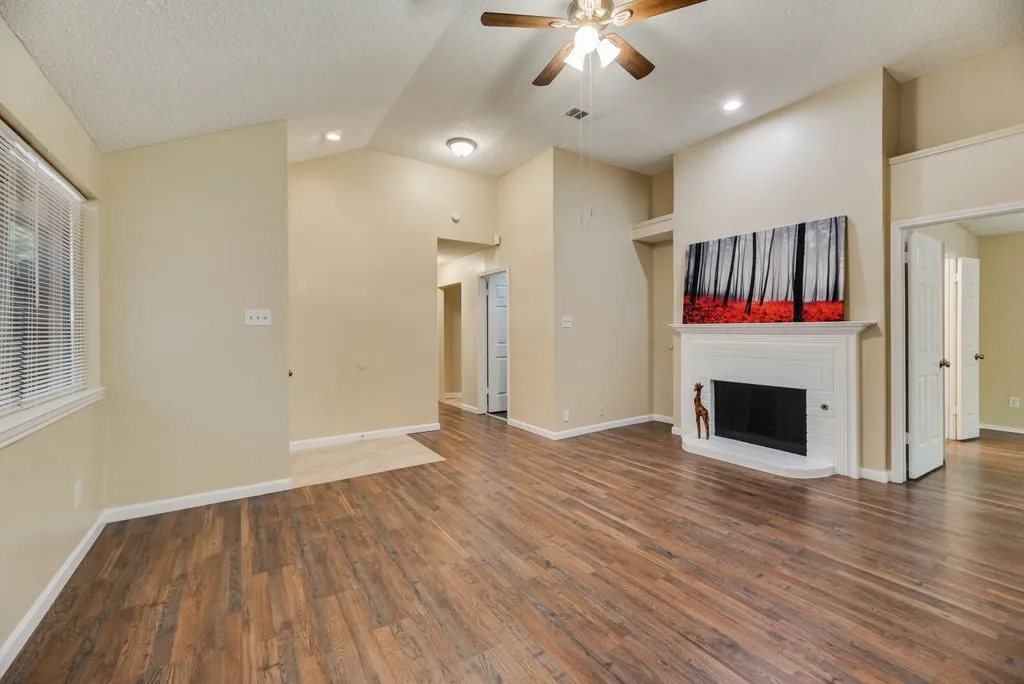Single Family Residence For Sale in Dallas County , 3208 Poplar Springs Lane, Dallas, Texas 75227, 4 Bedroom, 2 Bathroom, Garage spaces, 1,378 Sqft, built in 1987, mls#21327520, Real Estate Agent in Dallas, Homes For Sale in Dallas county, Homes For Sale in Dallas, Realtor in Dallas Texas, Real Estate Brokerage Independent Realty Texas, Luminita Cordes Realtor