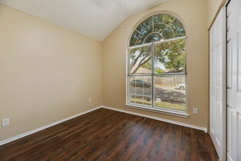 Single Family Residence For Sale in Dallas County , 3208 Poplar Springs Lane, Dallas, Texas 75227, 4 Bedroom, 2 Bathroom, Garage spaces, 1,378 Sqft, built in 1987, mls#21327520, Real Estate Agent in Dallas, Homes For Sale in Dallas county, Homes For Sale in Dallas, Realtor in Dallas Texas, Real Estate Brokerage Independent Realty Texas, Luminita Cordes Realtor