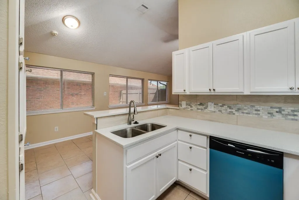 Single Family Residence For Sale in Dallas County , 3208 Poplar Springs Lane, Dallas, Texas 75227, 4 Bedroom, 2 Bathroom, Garage spaces, 1,378 Sqft, built in 1987, mls#21327520, Real Estate Agent in Dallas, Homes For Sale in Dallas county, Homes For Sale in Dallas, Realtor in Dallas Texas, Real Estate Brokerage Independent Realty Texas, Luminita Cordes Realtor