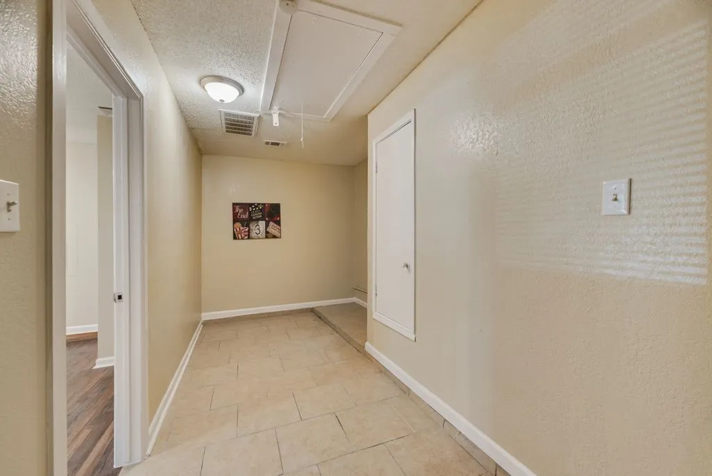 Single Family Residence For Sale in Dallas County , 3208 Poplar Springs Lane, Dallas, Texas 75227, 4 Bedroom, 2 Bathroom, Garage spaces, 1,378 Sqft, built in 1987, mls#21327520, Real Estate Agent in Dallas, Homes For Sale in Dallas county, Homes For Sale in Dallas, Realtor in Dallas Texas, Real Estate Brokerage Independent Realty Texas, Luminita Cordes Realtor