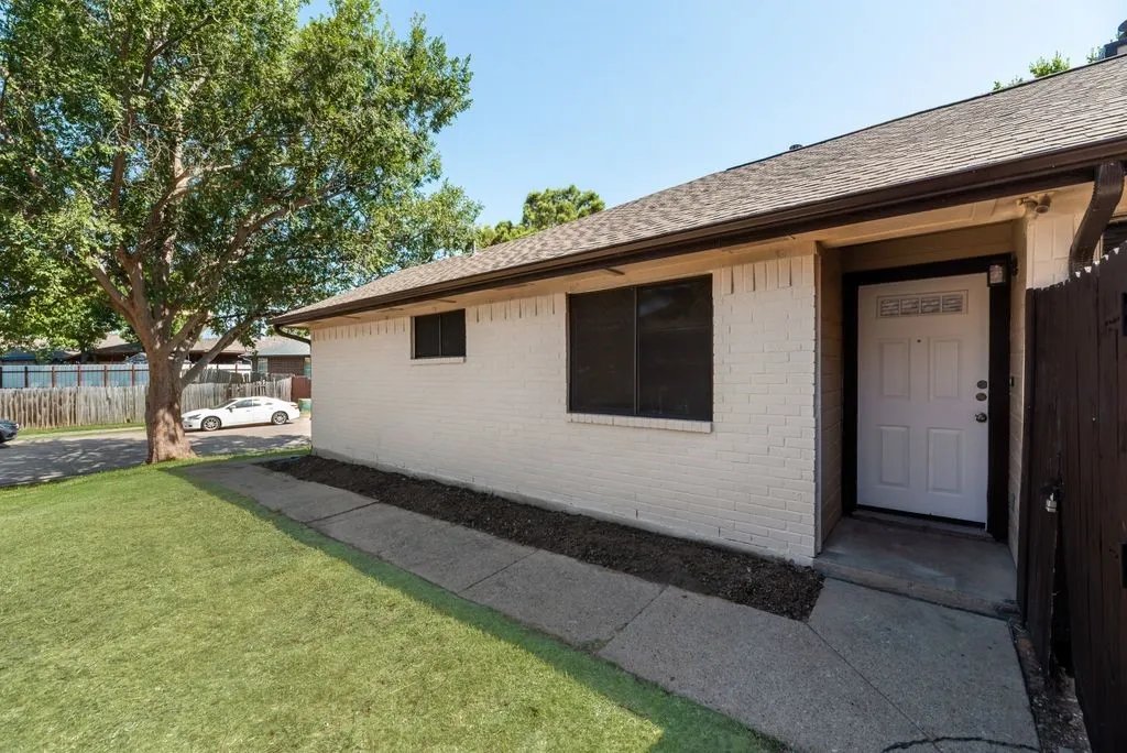 Single Family Residence For Sale in Dallas County , 3208 Poplar Springs Lane, Dallas, Texas 75227, 4 Bedroom, 2 Bathroom, Garage spaces, 1,378 Sqft, built in 1987, mls#21327520, Real Estate Agent in Dallas, Homes For Sale in Dallas county, Homes For Sale in Dallas, Realtor in Dallas Texas, Real Estate Brokerage Independent Realty Texas, Luminita Cordes Realtor