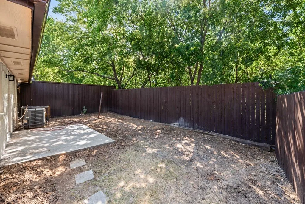 Single Family Residence For Sale in Dallas County , 3208 Poplar Springs Lane, Dallas, Texas 75227, 4 Bedroom, 2 Bathroom, Garage spaces, 1,378 Sqft, built in 1987, mls#21327520, Real Estate Agent in Dallas, Homes For Sale in Dallas county, Homes For Sale in Dallas, Realtor in Dallas Texas, Real Estate Brokerage Independent Realty Texas, Luminita Cordes Realtor