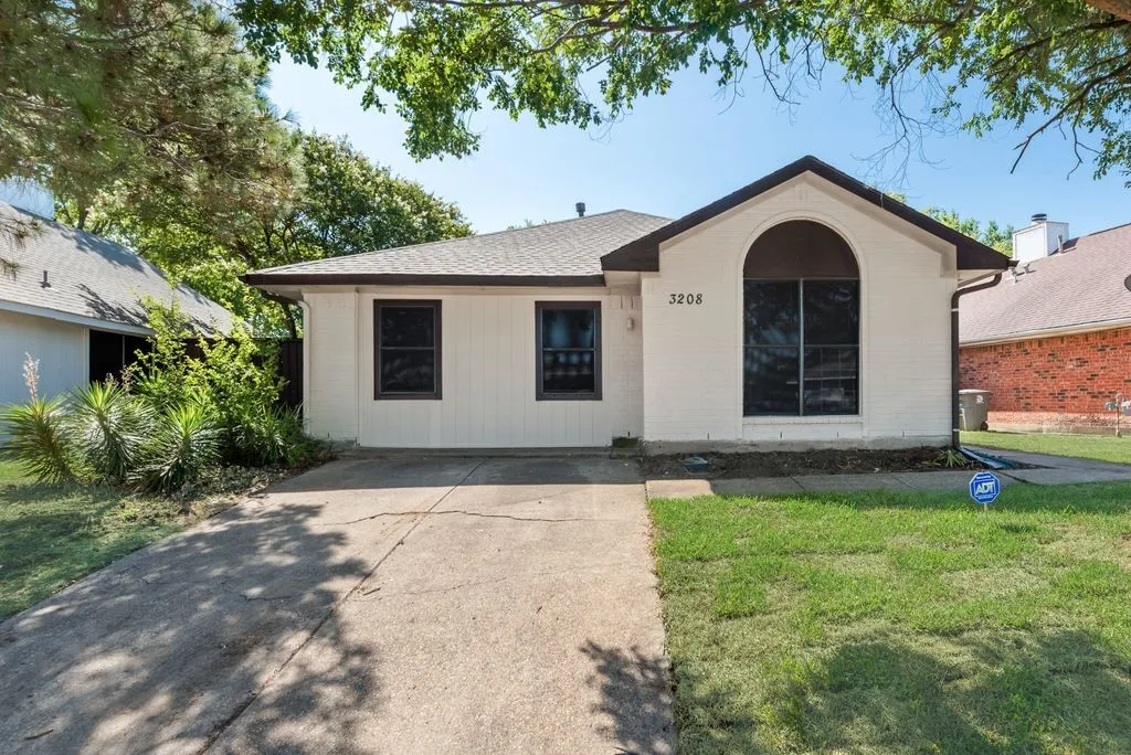 Single Family Residence For Sale in Dallas County , 3208 Poplar Springs Lane, Dallas, Texas 75227, 4 Bedroom, 2 Bathroom, Garage spaces, 1,378 Sqft, built in 1987, mls#21327520, Real Estate Agent in Dallas, Homes For Sale in Dallas county, Homes For Sale in Dallas, Realtor in Dallas Texas, Real Estate Brokerage Independent Realty Texas, Luminita Cordes Realtor