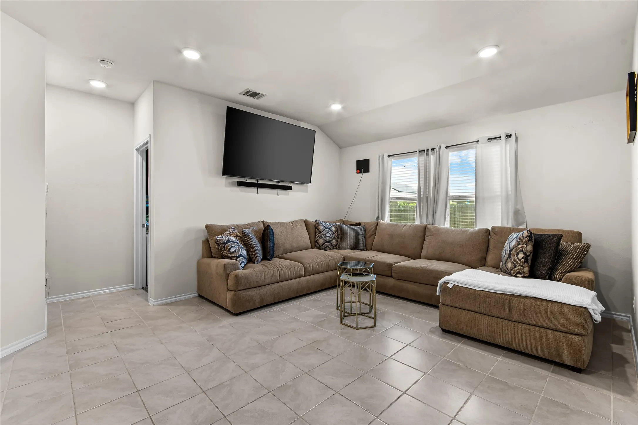 Single Family Residence For Sale in Collin County , 314 Silo Circle, Royse City, Texas 75189, 4 Bedroom, 2 Bathroom, 2 Garage spaces, 1,566 Sqft, built in 2019, mls#21324306, Real Estate Agent in Royse City, Homes For Sale in Collin county, Homes For Sale in Royse City, Realtor in Royse City Texas, Real Estate Brokerage Independent Realty Texas, Luminita Cordes Realtor