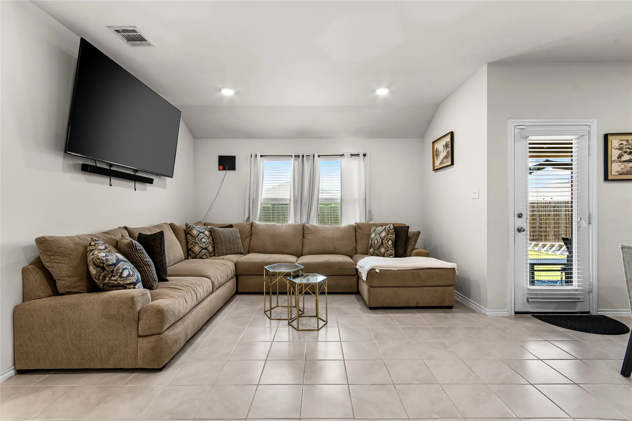 Single Family Residence For Sale in Collin County , 314 Silo Circle, Royse City, Texas 75189, 4 Bedroom, 2 Bathroom, 2 Garage spaces, 1,566 Sqft, built in 2019, mls#21324306, Real Estate Agent in Royse City, Homes For Sale in Collin county, Homes For Sale in Royse City, Realtor in Royse City Texas, Real Estate Brokerage Independent Realty Texas, Luminita Cordes Realtor