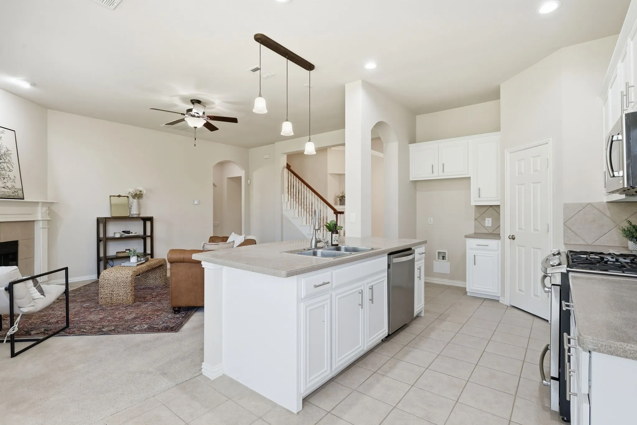 Single Family Residence For Sale in Rockwall County , 559 Reed Drive, Fate, Texas 75087, 4 Bedroom, 3 Bathroom, 3 Garage spaces, 2,985 Sqft, built in 2005, mls#21327438, Real Estate Agent in Fate, Homes For Sale in Rockwall county, Homes For Sale in Fate, Realtor in Fate Texas, Real Estate Brokerage Independent Realty Texas, Luminita Cordes Realtor